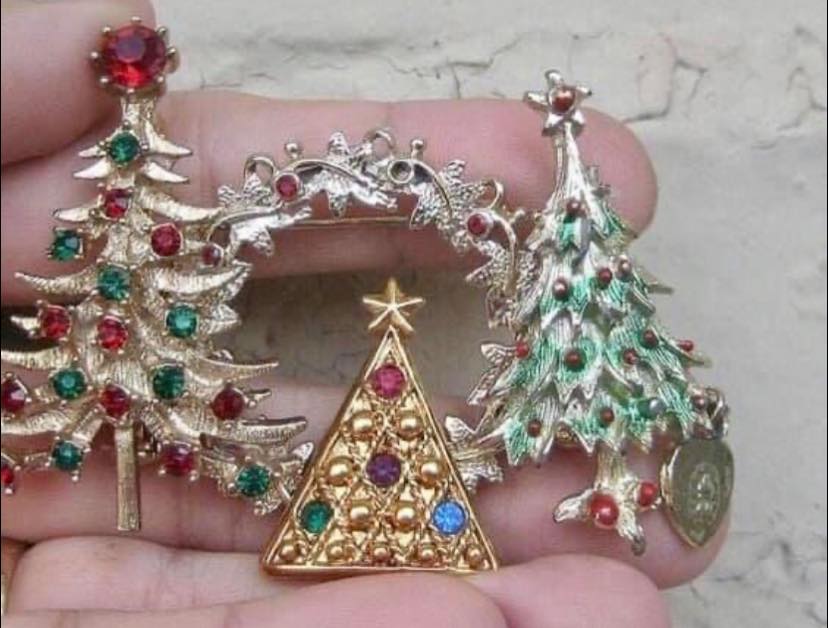 Rhinestone Christmas Sleigh Brooch With Gifts – 2x2.7 Enamel Pin, Box Included