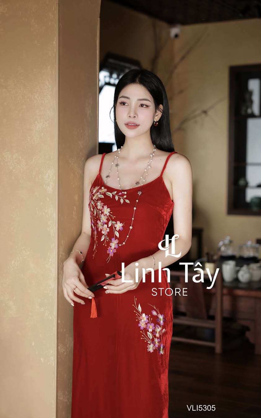 LINH TÂY QCCC - Đỏ nhung luôn biết cách khiến nàng trở... | Facebook