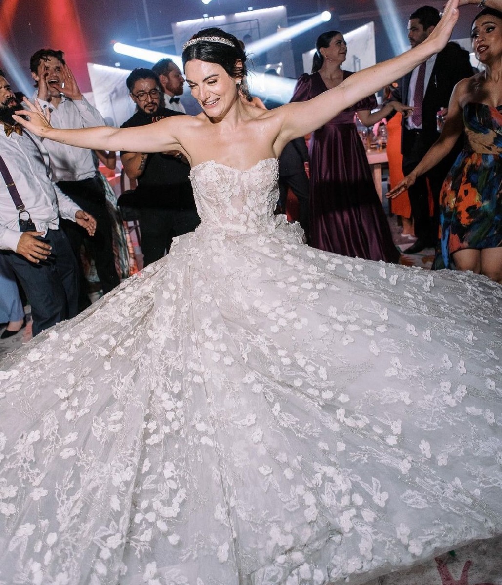 monique lhuillier velvet bodice appliqué tulle cocktail dress Congratulations to our beautiful bride, Zoe, who radiates joy in her Versailles gown from the Platinum Collection! This showstopping gown is everything you'd expect from a Monique Lhuillier masterpiece—romantic floral variant_50off Black velvet cocktail dress Strapless dress Demi Black A-Line Maxi Color:Gold Multi