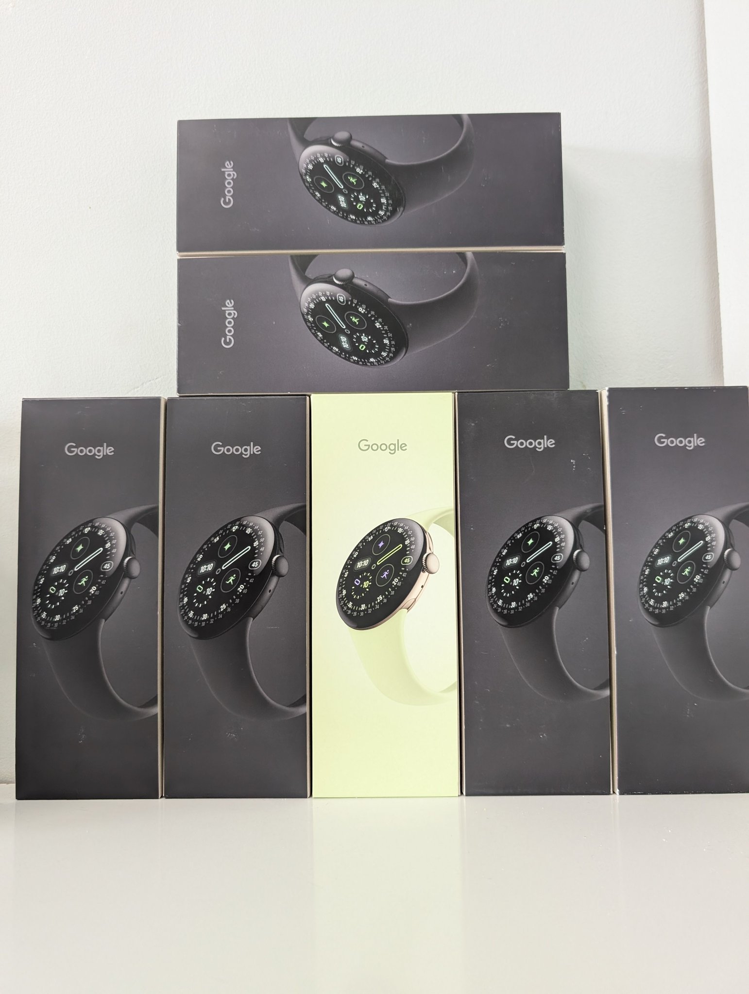 Google Pixel Watch 4 41mm : 21,990 Color: Matte Black Aluminum 