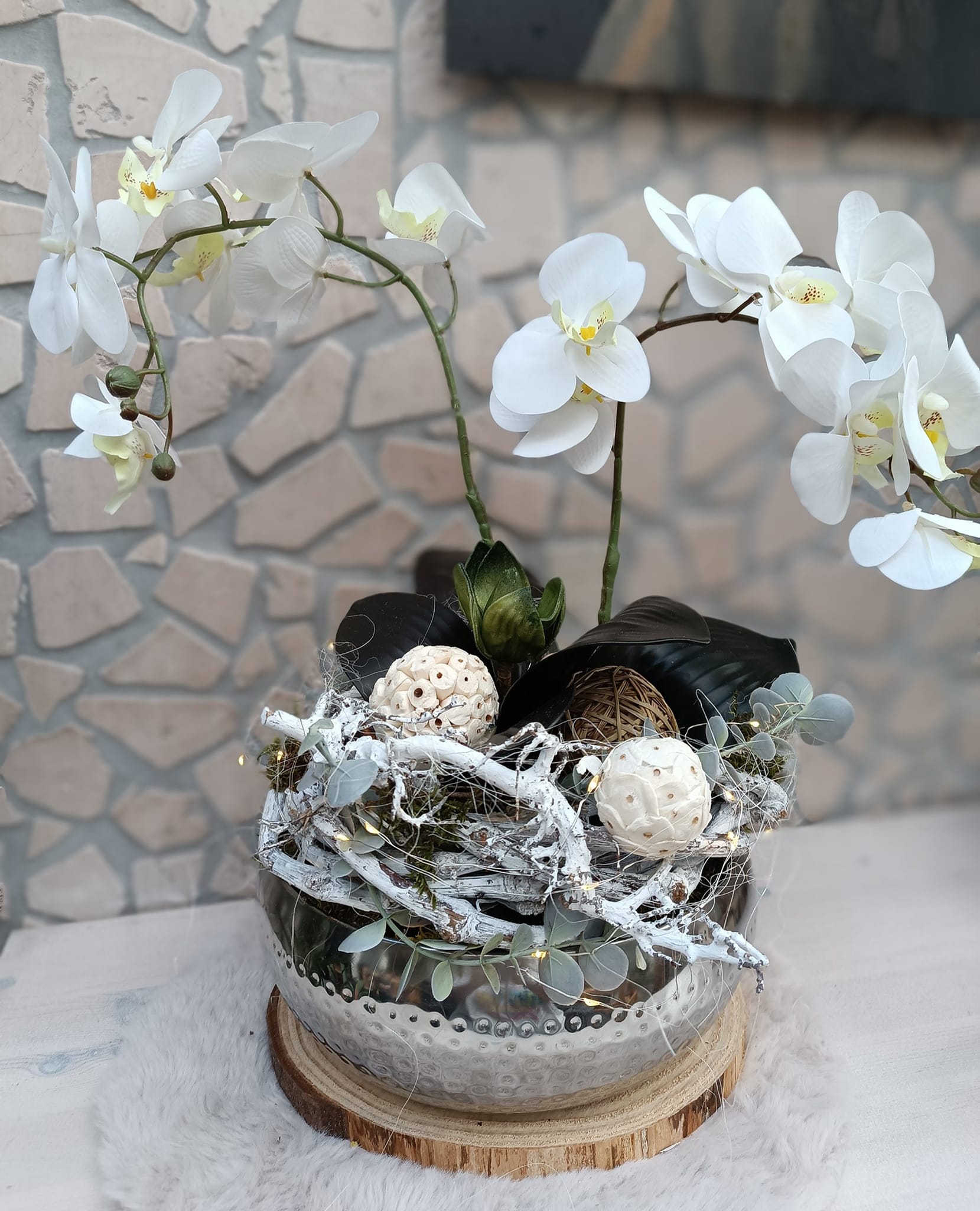 Zum Verkauf 🌱🤍🌱🤍🌱🤍🌱🤍 🤍 Orchideen Gesteck XXL🤍 Verkauft wird dieses wirklich wunderschöne Orchideen Gesteck bestehend aus einer runden Silbernen Schale von 25cm Durchmesser und einer Höhe von 45cm. Die silberne Schale hat