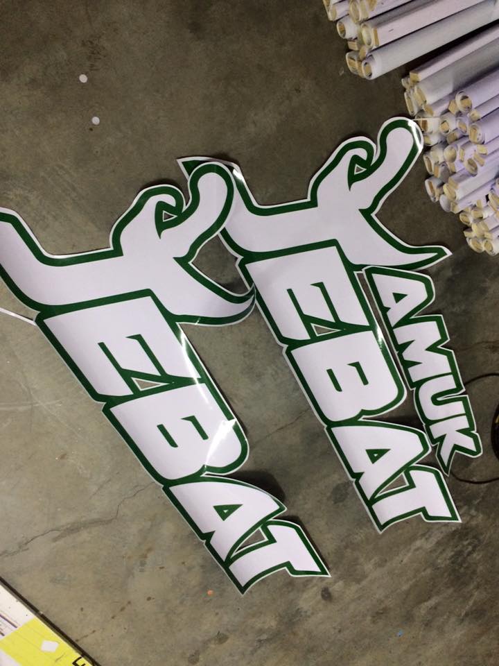 Print dan pemasangan Sticker pada... - melakaprinting.com