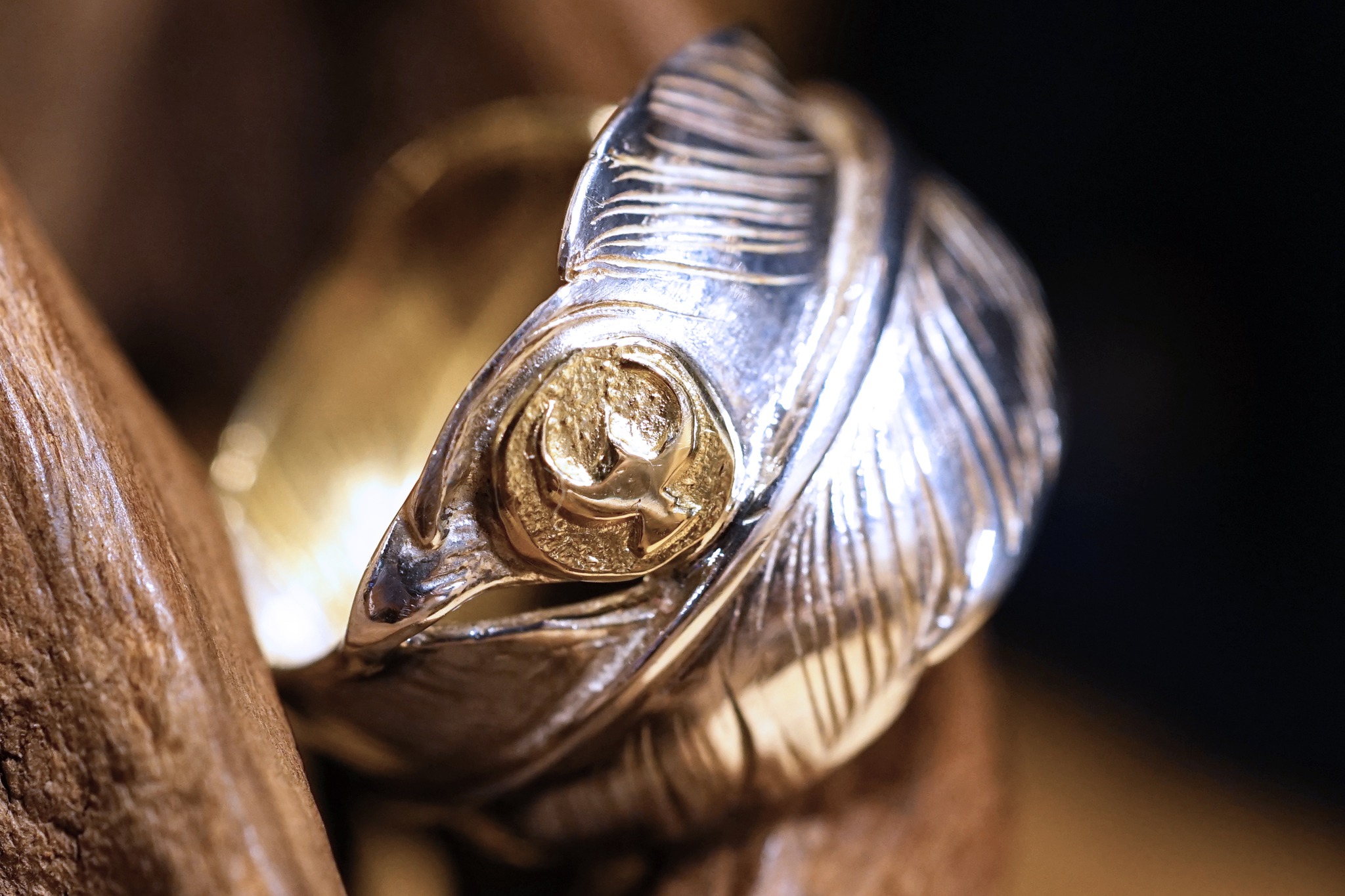 HIDEO MOTOIKE - KAZEKIRI FEATHER RING (18K GOLD ACCENT) 首次到貨的 