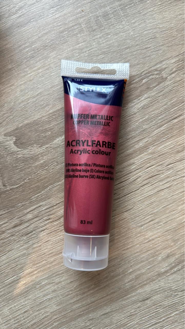 Ich bin einfach gerade Mega unzufrieden mit dem Ergebnis 😣 das Gold ist 💩 und die Acrylfarbe auch noch💩 naja man kann wohl von den Tedi farben auch nix erwarten aber das