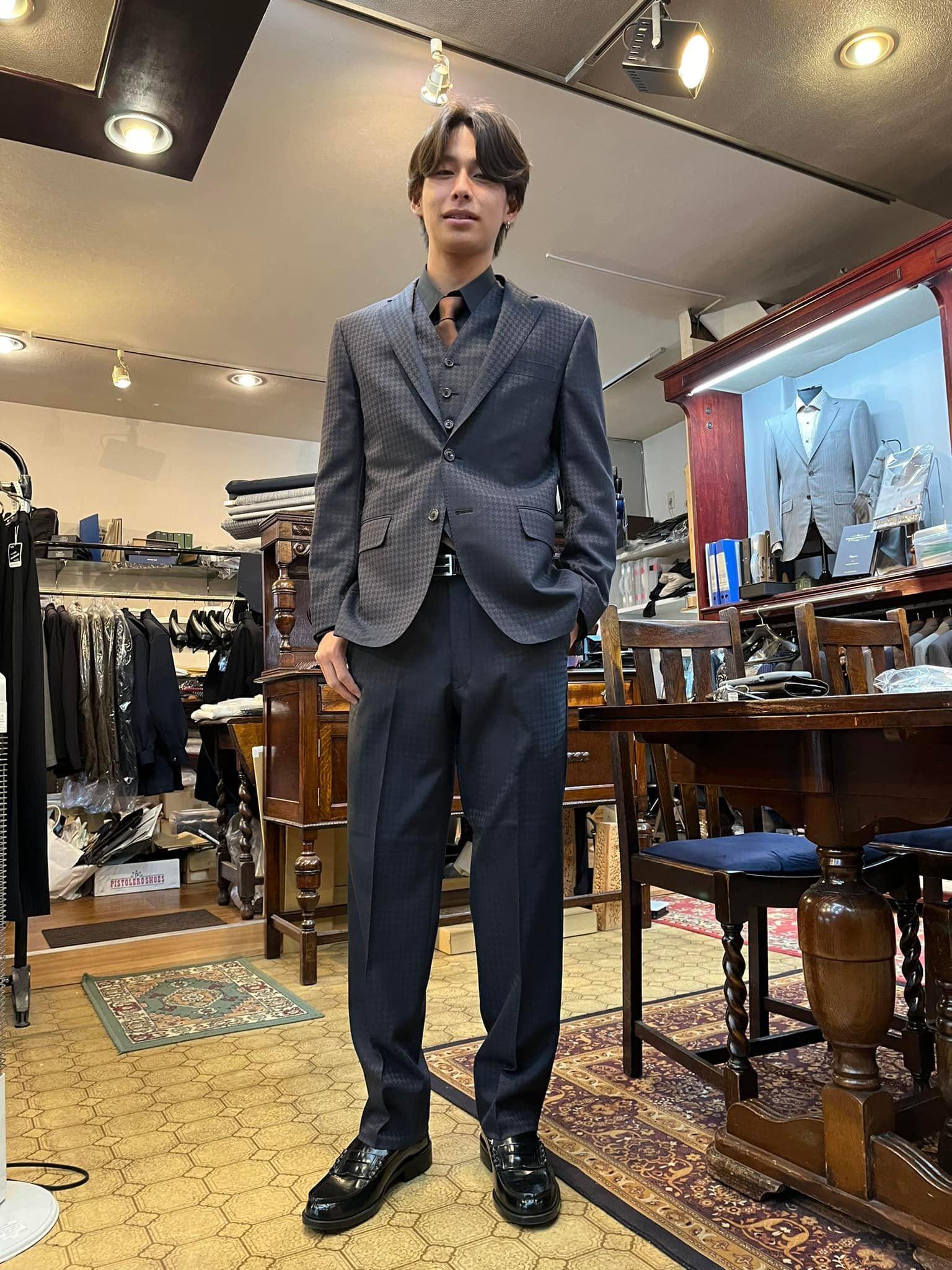 M様 成人式用のスーツご購入です！ 3ピースの大きめのハウンドトゥース 
