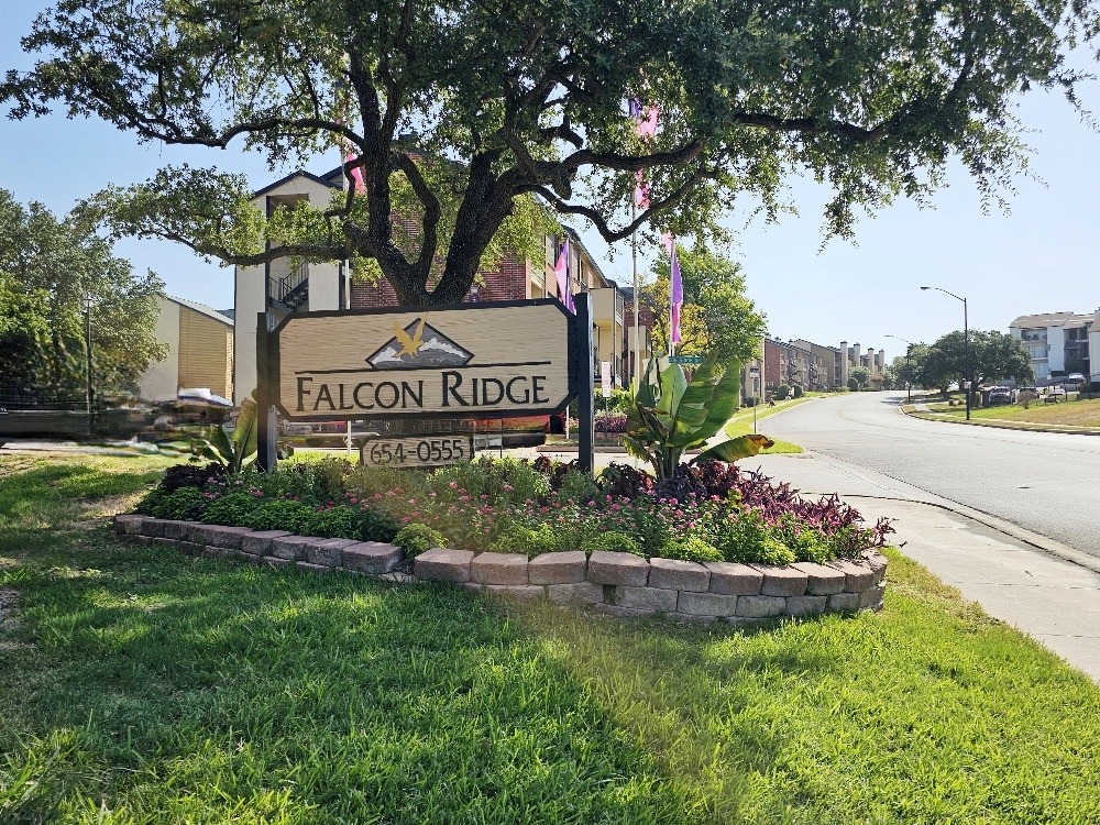 Falcon Ridge Apartments | Fort Worth TX