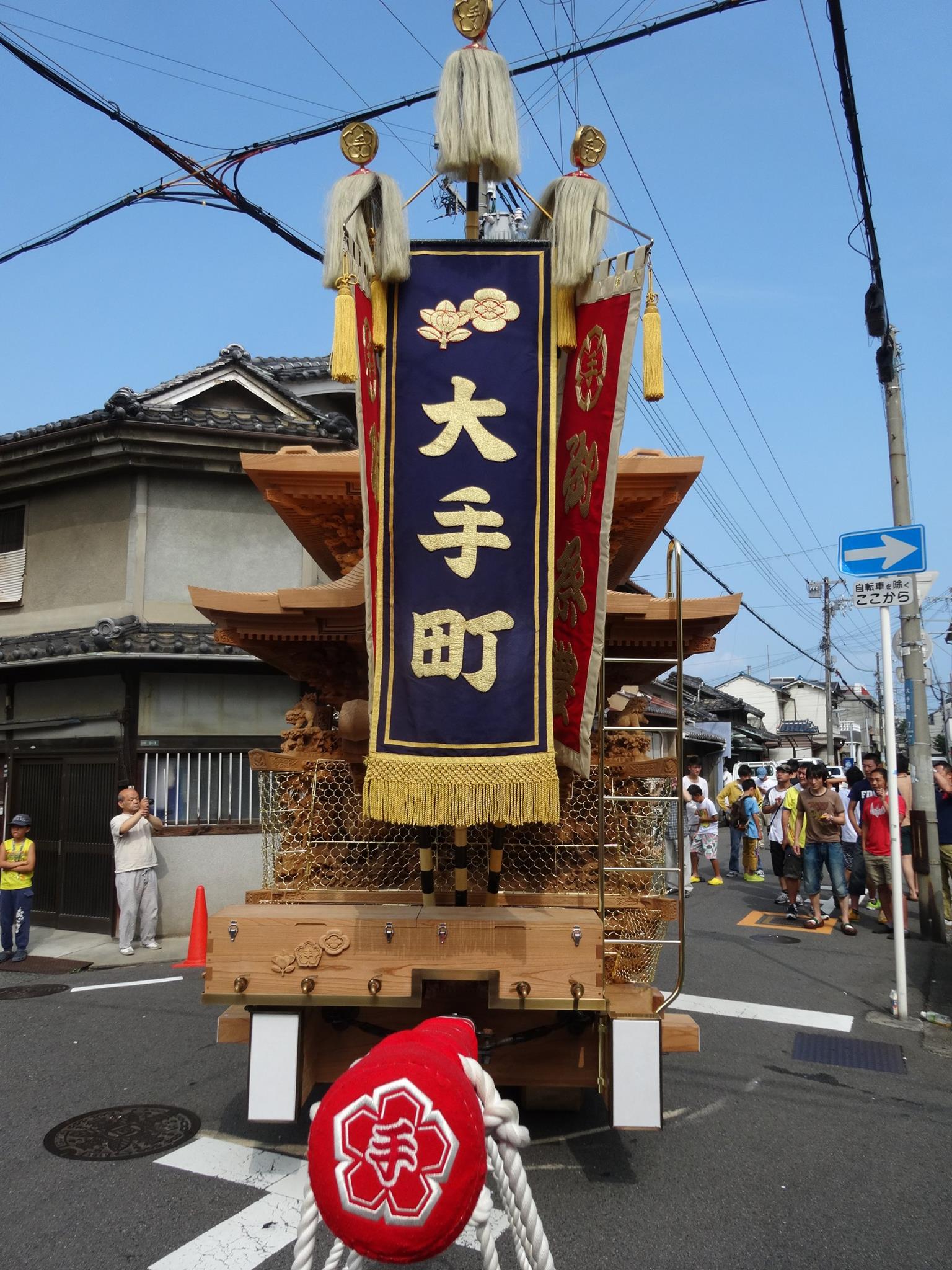 まちの心ひとつに】 大手町だんじり修理お披露目写真撮影。 新調時には