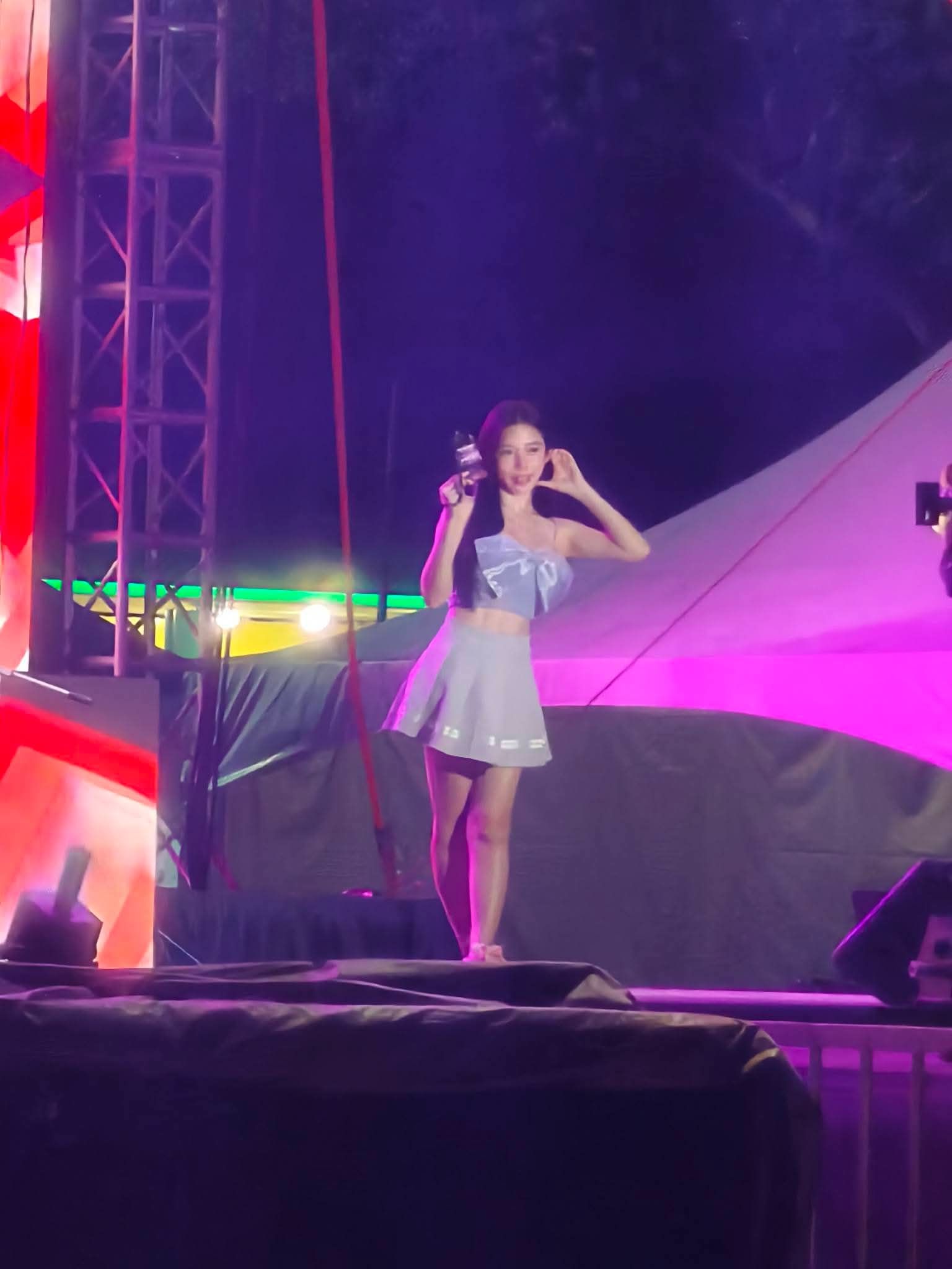杨帅 - 🔥 DJ Amber Na 登场！女神级电音现场！ 🔥 明天晚上 不见不散 🎧💃 🎶 电音狂欢 🍦 旁边有冰淇淋卖，一边吃一边嗨 💧 ...