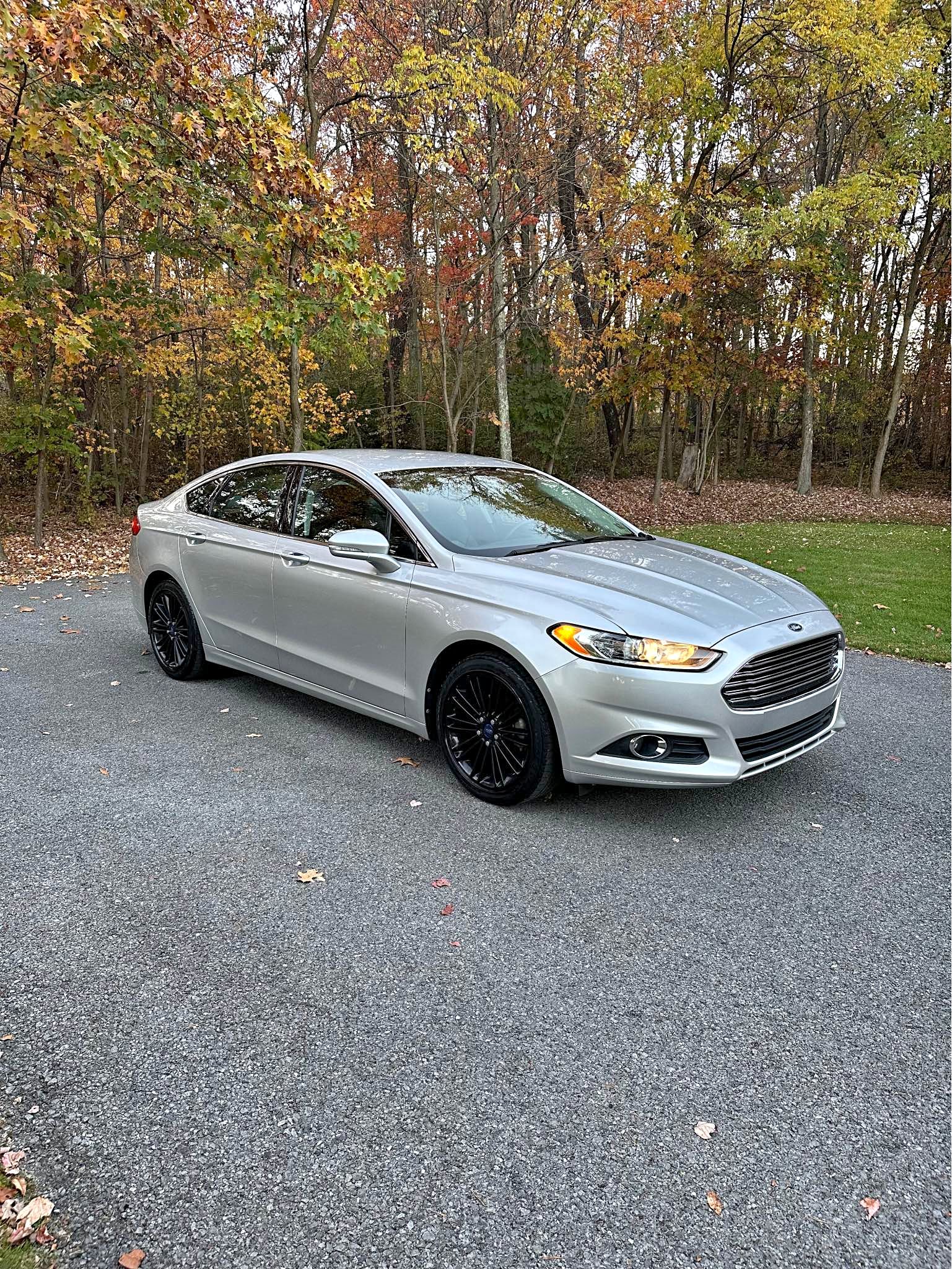 Portachiavi Ford Fusion Con Targhetta Grigio Metallizzato E Cinturino In Pelle Nera - Edizione Limitata IPick Image
