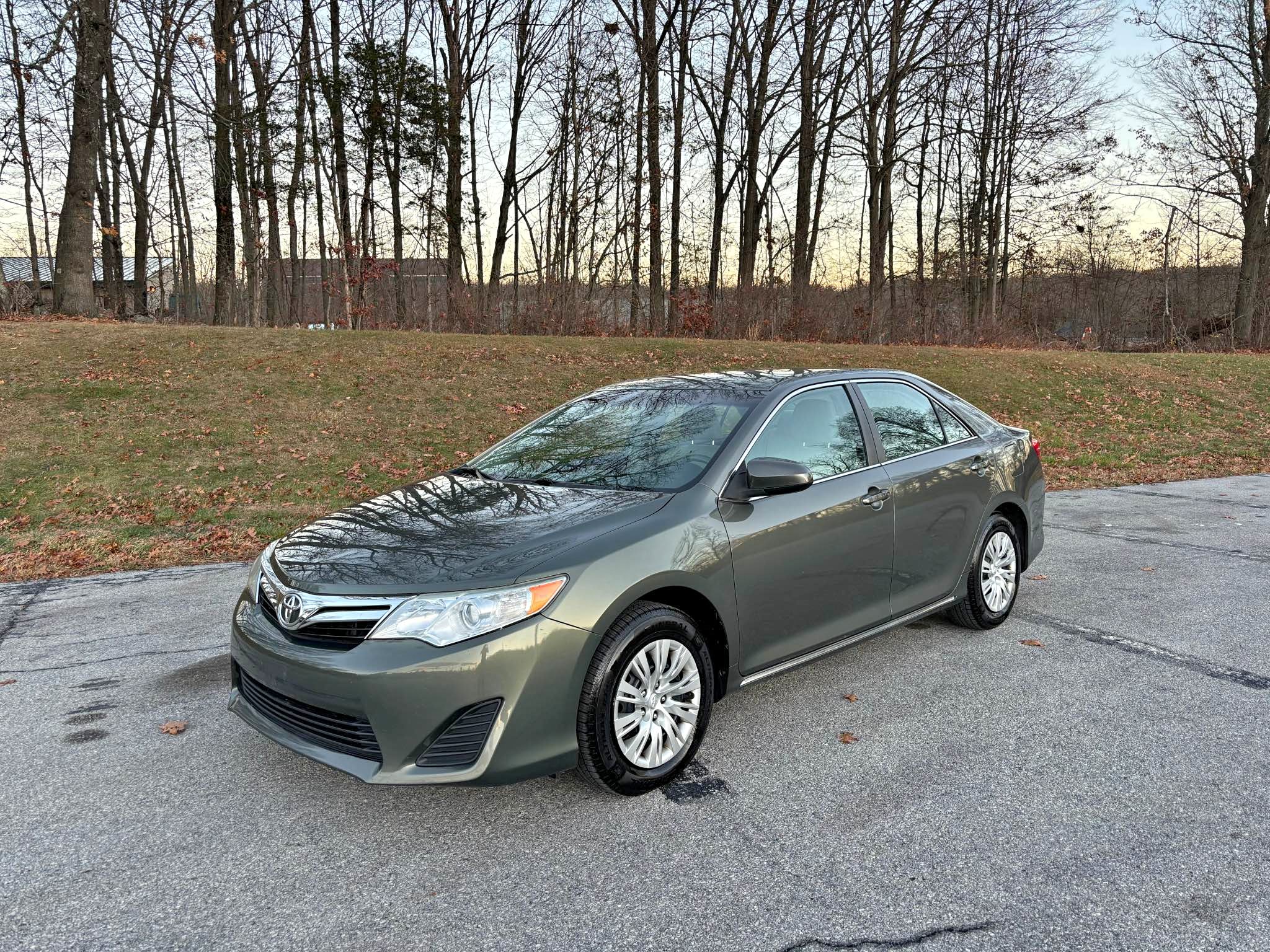 Front Bumper Lower Grille Center For 2012-2014 Toyota Camry SE / Sport Model - Black, Ready To Paint