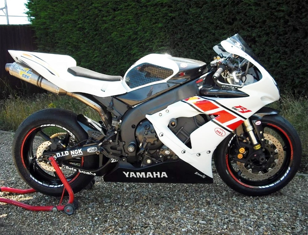 Racebuykz - Yamaha R1 Track Bike 1000cc Fun On Track ⁉... | Facebook