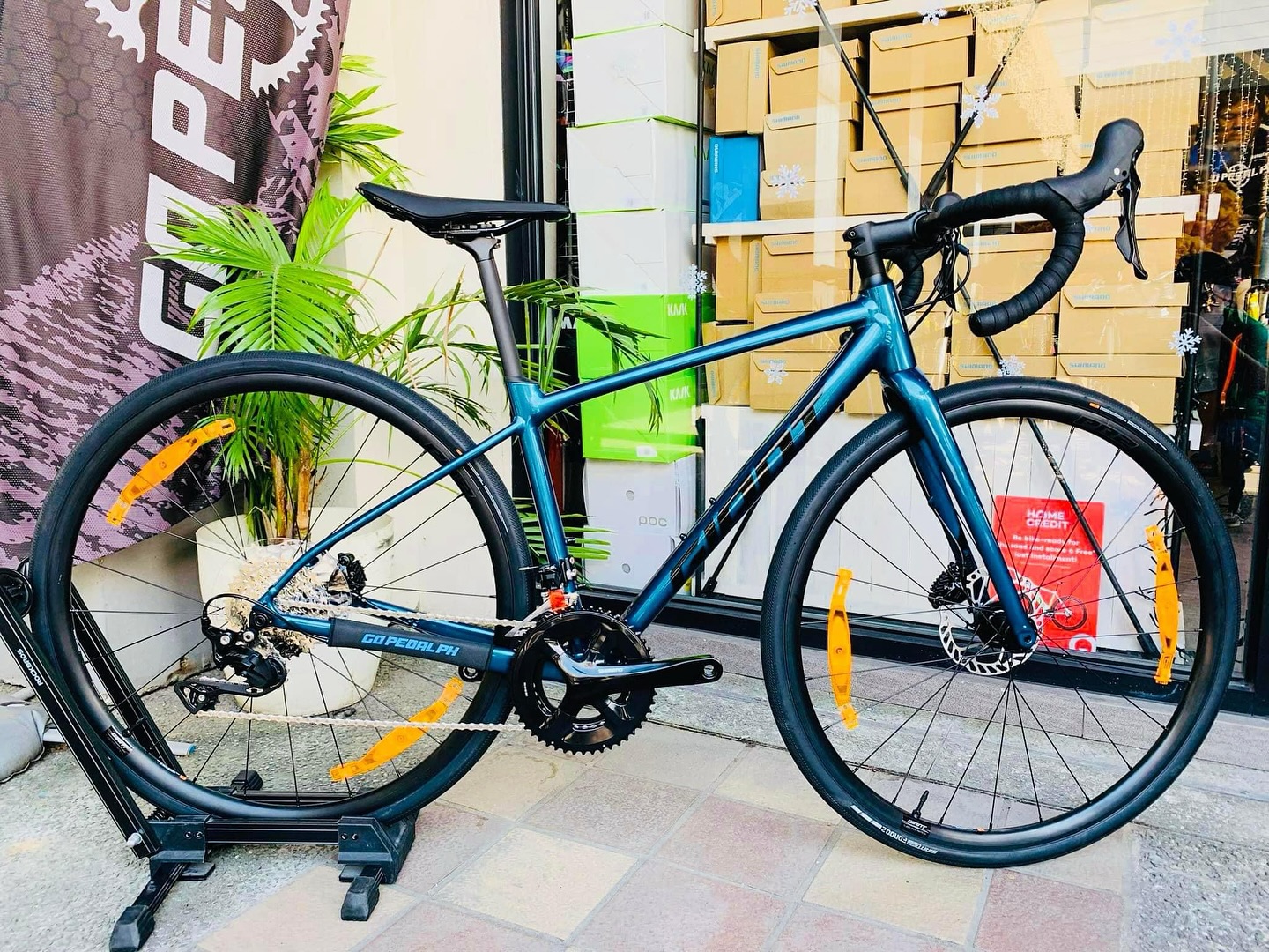 Giant Contend Ar1 2024 - 85,000 Medium available 2x12 Shimano 105 
