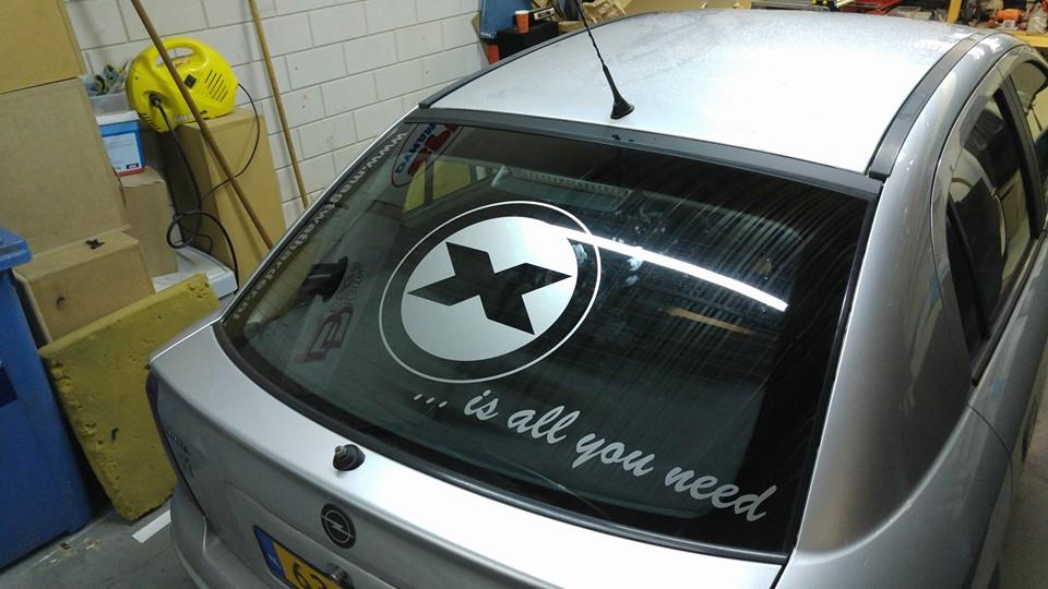 De Opel Astra vol met... Car Audio Shop Mag t wat Harder