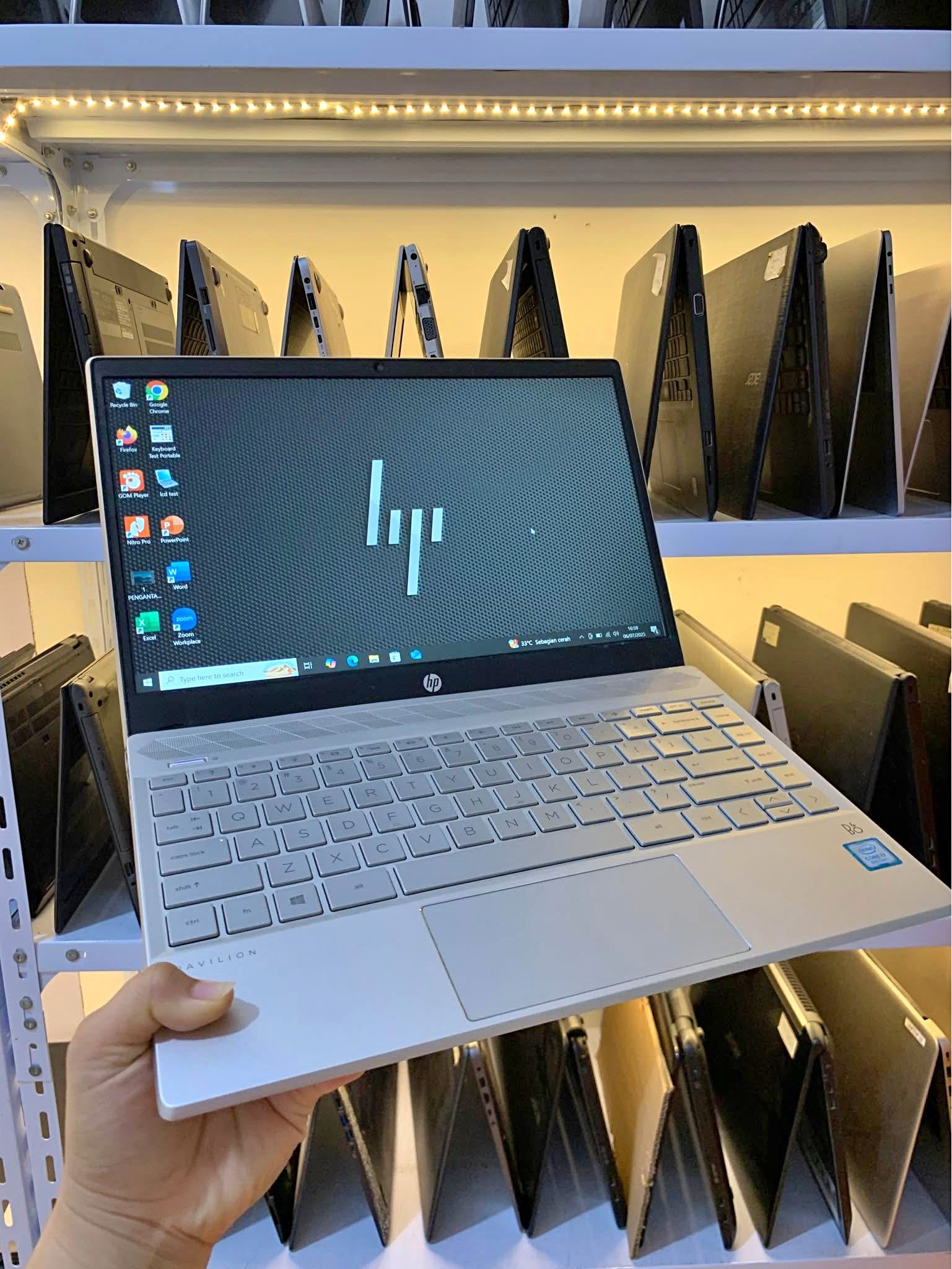 Dijual cpat laptop hp pavilion core i7 gen 7 ram 8gb ssd super ngebut ...