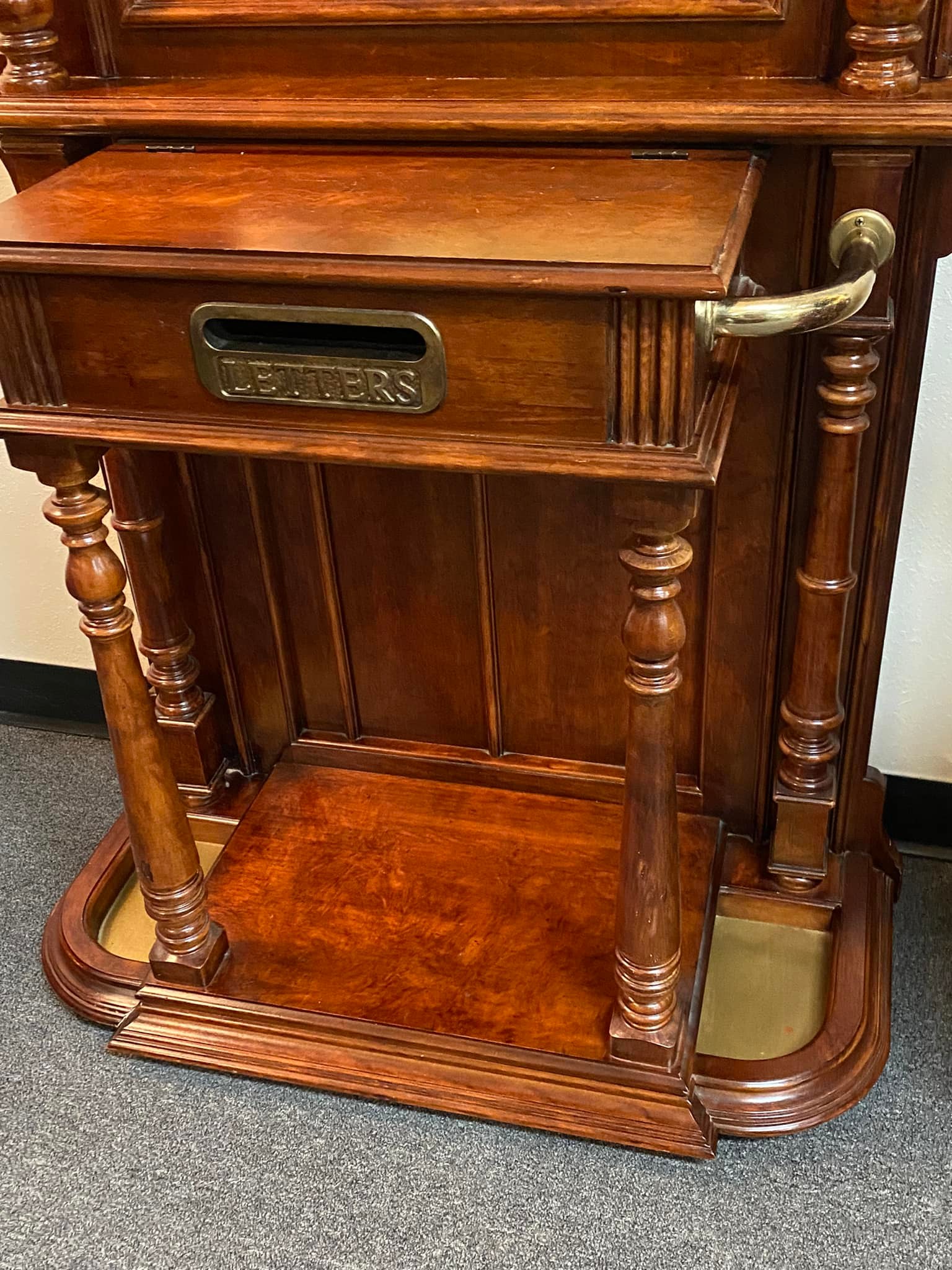 Beautiful Pulaski Furniture Co. hall tree with brass accents $225