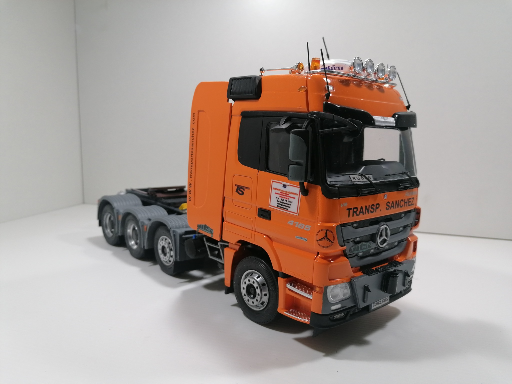 From Vittoria Toto : Mercedes ACTROS 1854 - schmitz trailer 1:24