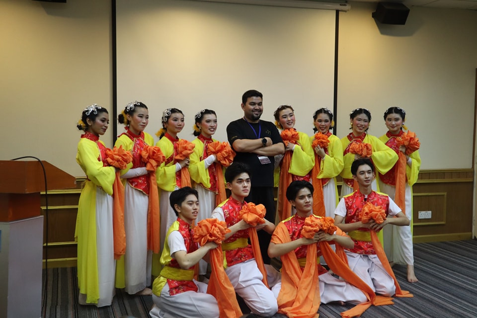 [ACARA TARIAN RAKYAT CINA... - Kolej Kediaman Tun Ahmad Zaidi