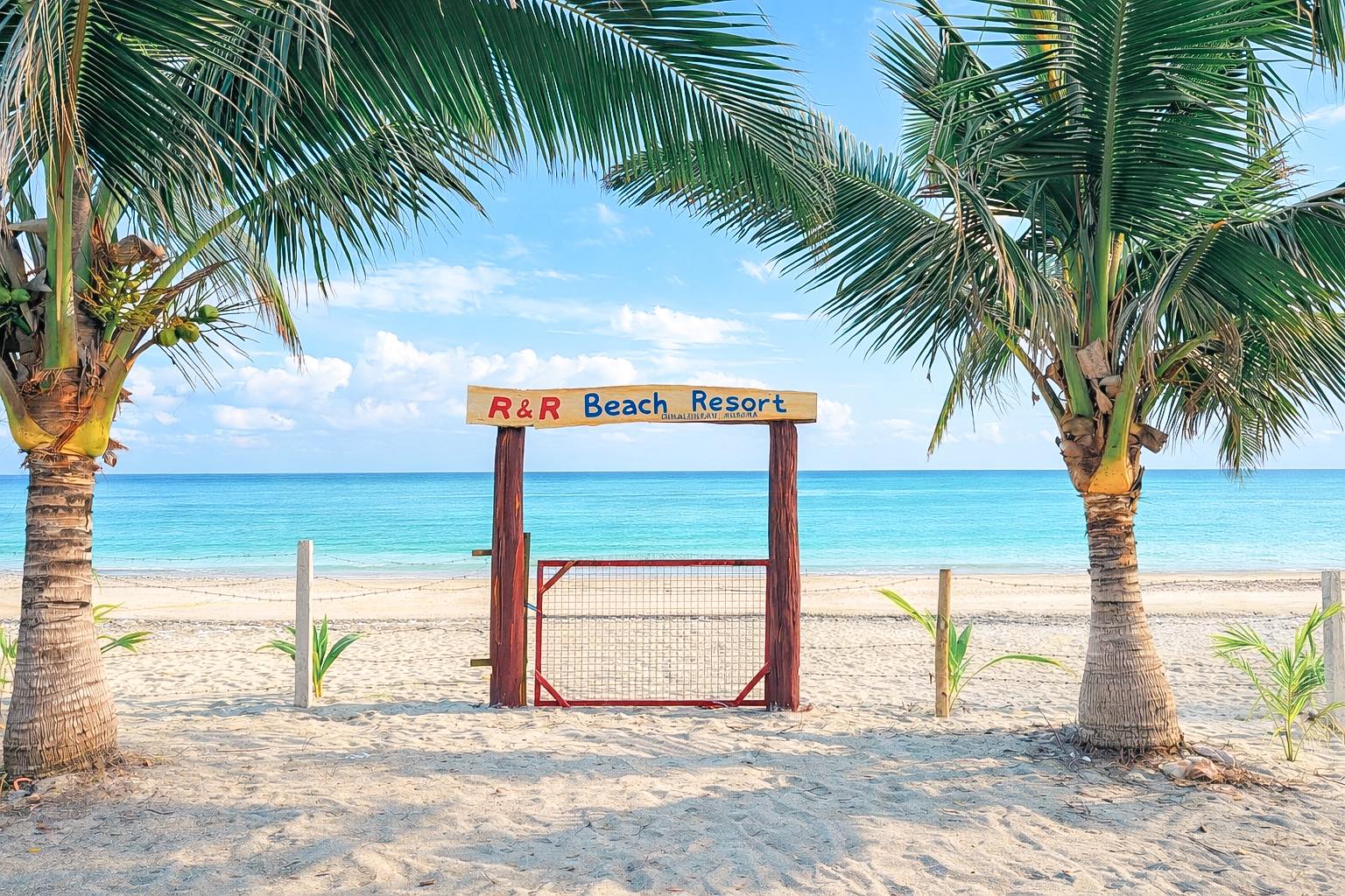 R&R Beach Resort | Dinalongan