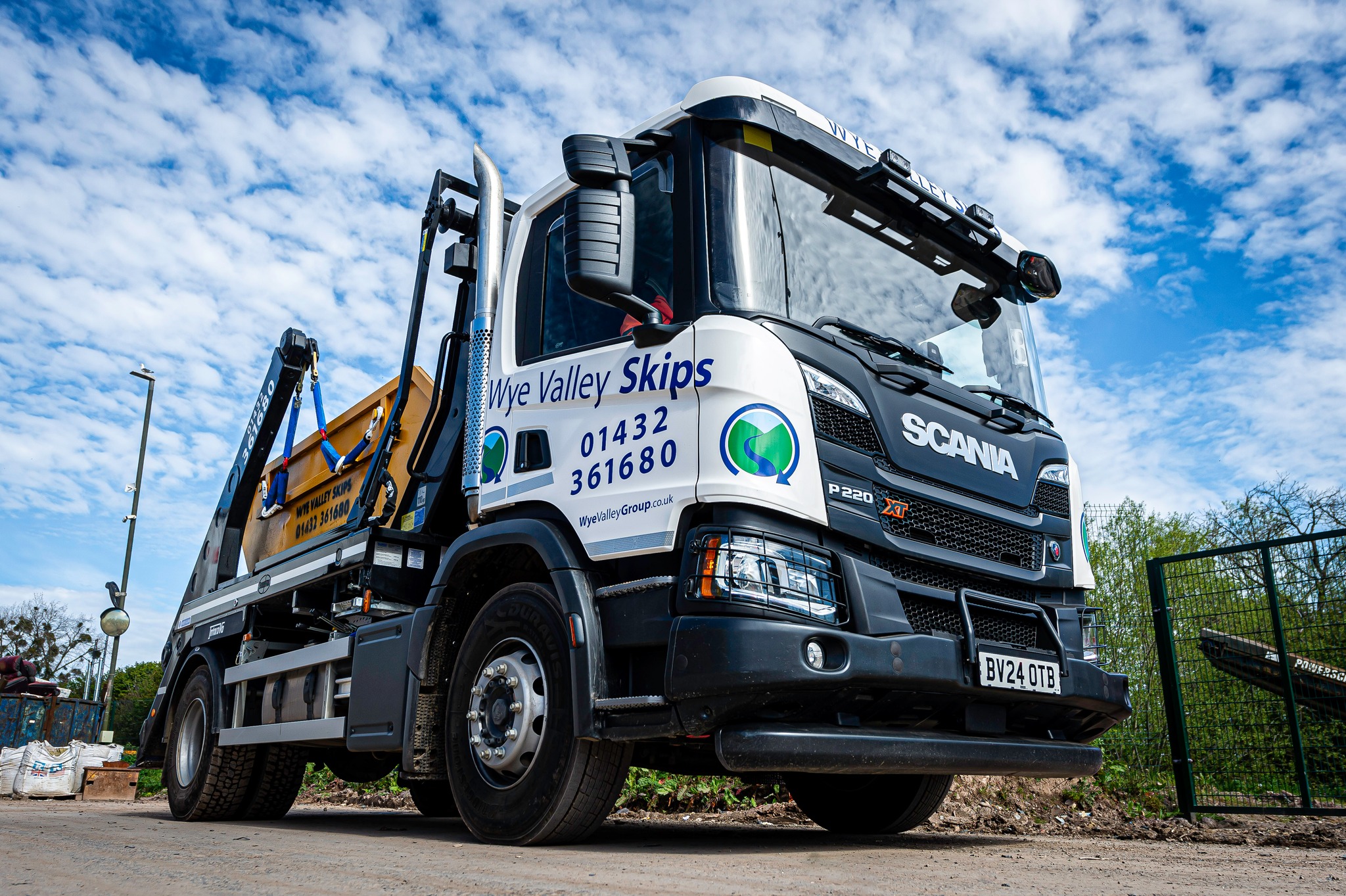 WentValley - Midi Skips & Maxi Skips being dropped off around the area ...