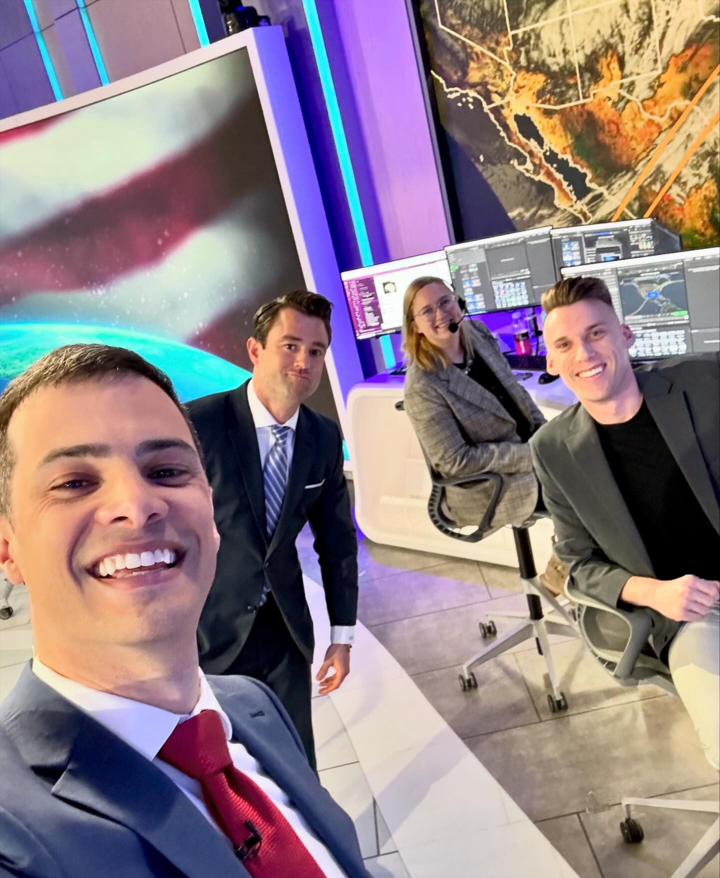 Ian - SHOUT OUT FROM THE FOX Weather FOMO LOUNGE AKA THE STUDIO 🤣🤣🤣 ...