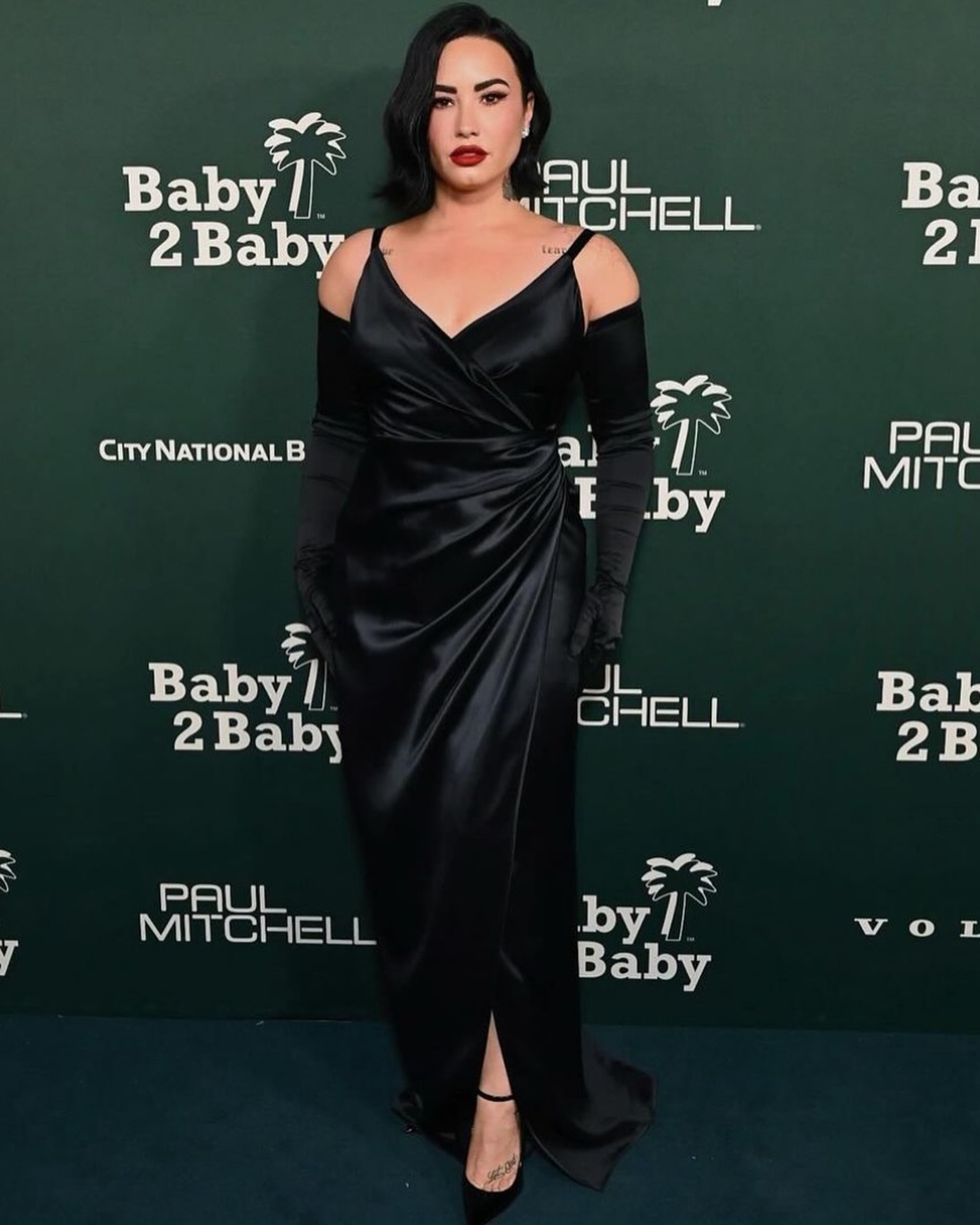 demi lovato black dress The stunning in bespoke extra long duchess silk satin opera length gloves at the recent @baby2baby gala, styled by @jilljacobsstudio color:ashgrey