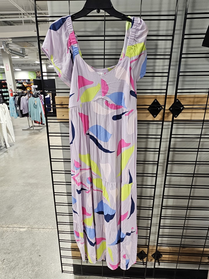 B2 Outlet... - B2 Outlet Store - Grand Rapids 28th St SE
