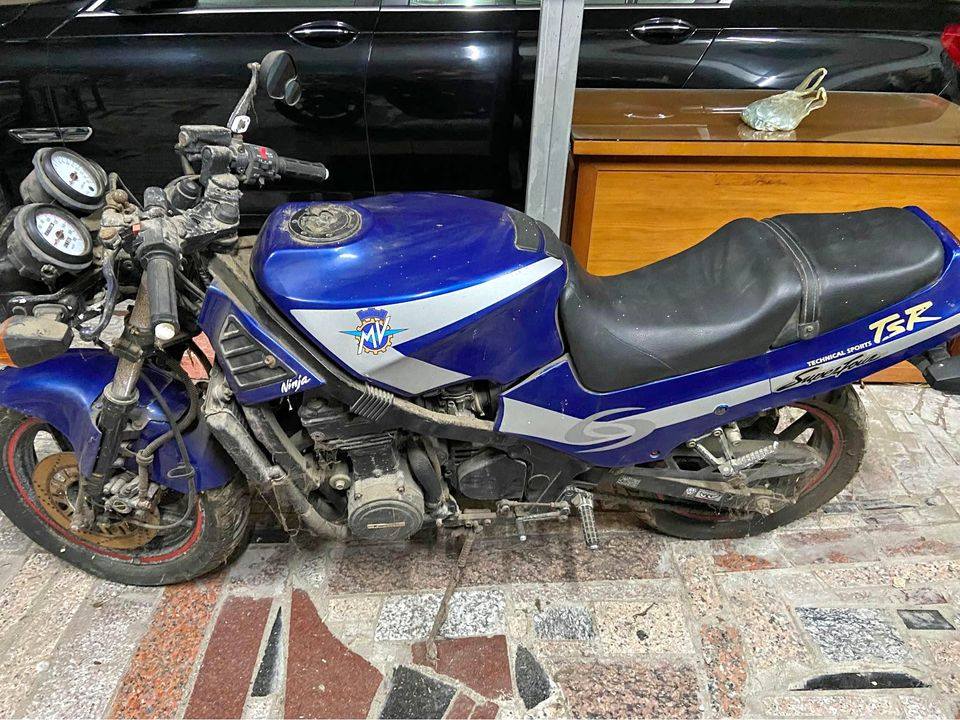 What is the model of this Kawasaki motorcycle?