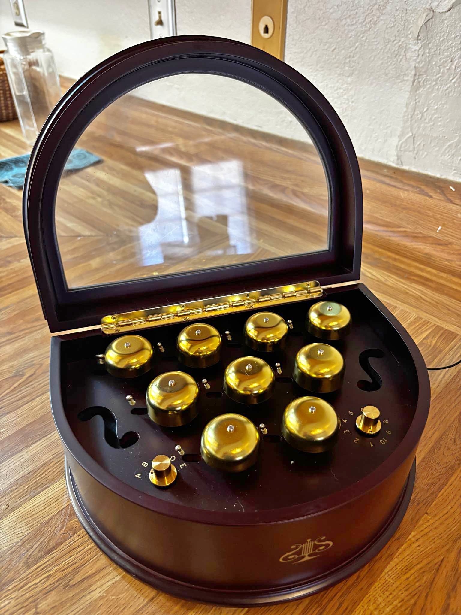 Mr. Christmas Gold Label Symphony of Bells music box - Decorative
