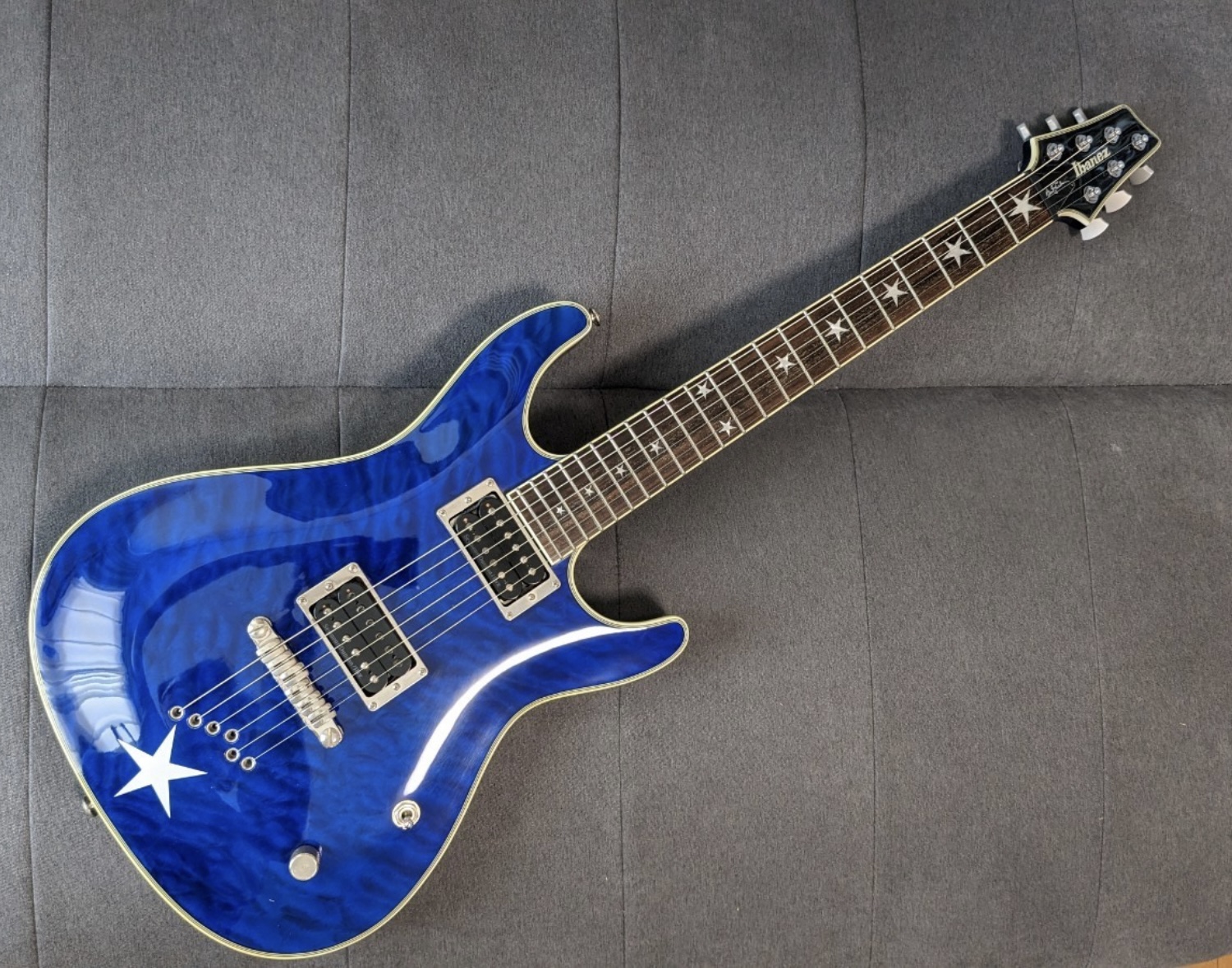 For sale amazing Ibanez Mtm1 Marty Friedman signature. Condition 