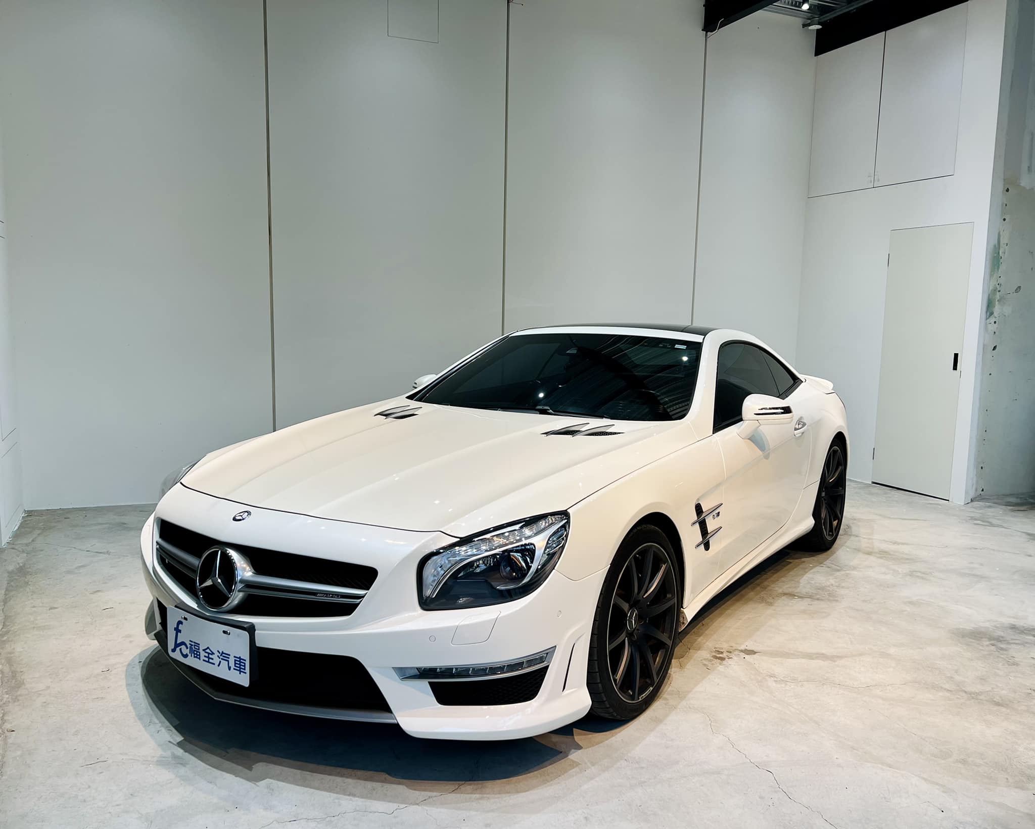 福全汽車 - 《外觀性能強勁，內在澎湃浪漫敞篷》 2014 SL63 AMG 應該是全台唯一的一台夢幻車款了... | Facebook
