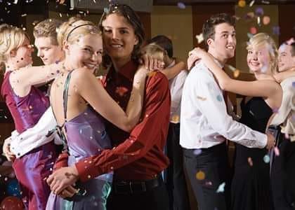 เจาะเวลาหาอดีต - งาน Prom คืองานอะไร เห็นหนังฝรั่งชอบมีกันจัง ในประเทศ ...