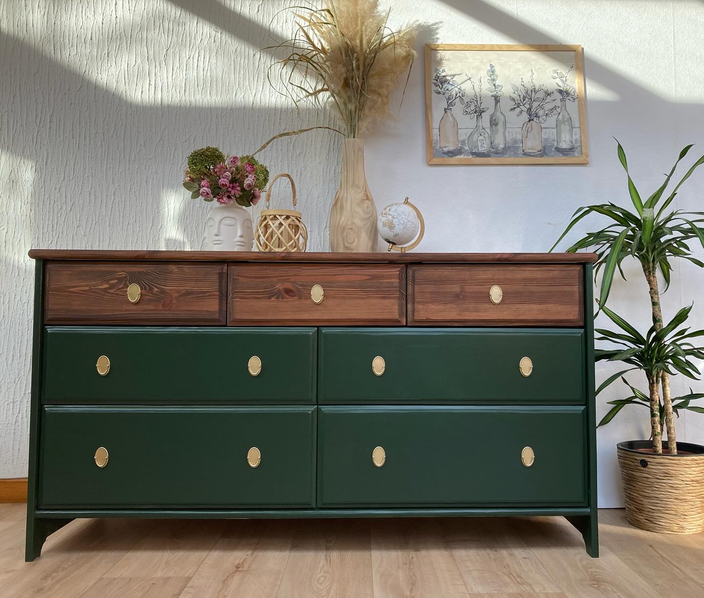 Ikea Kommode in neuem Glanz. Meine Lieblingsfarbe- dunkelgrün von @newcolours_diy ❤️#newcoloursdiy #newcolours_diy #vienna #kommode #furnituredesign #komoda #meble #renowacjamebli #zieleń #jetztwirdsg