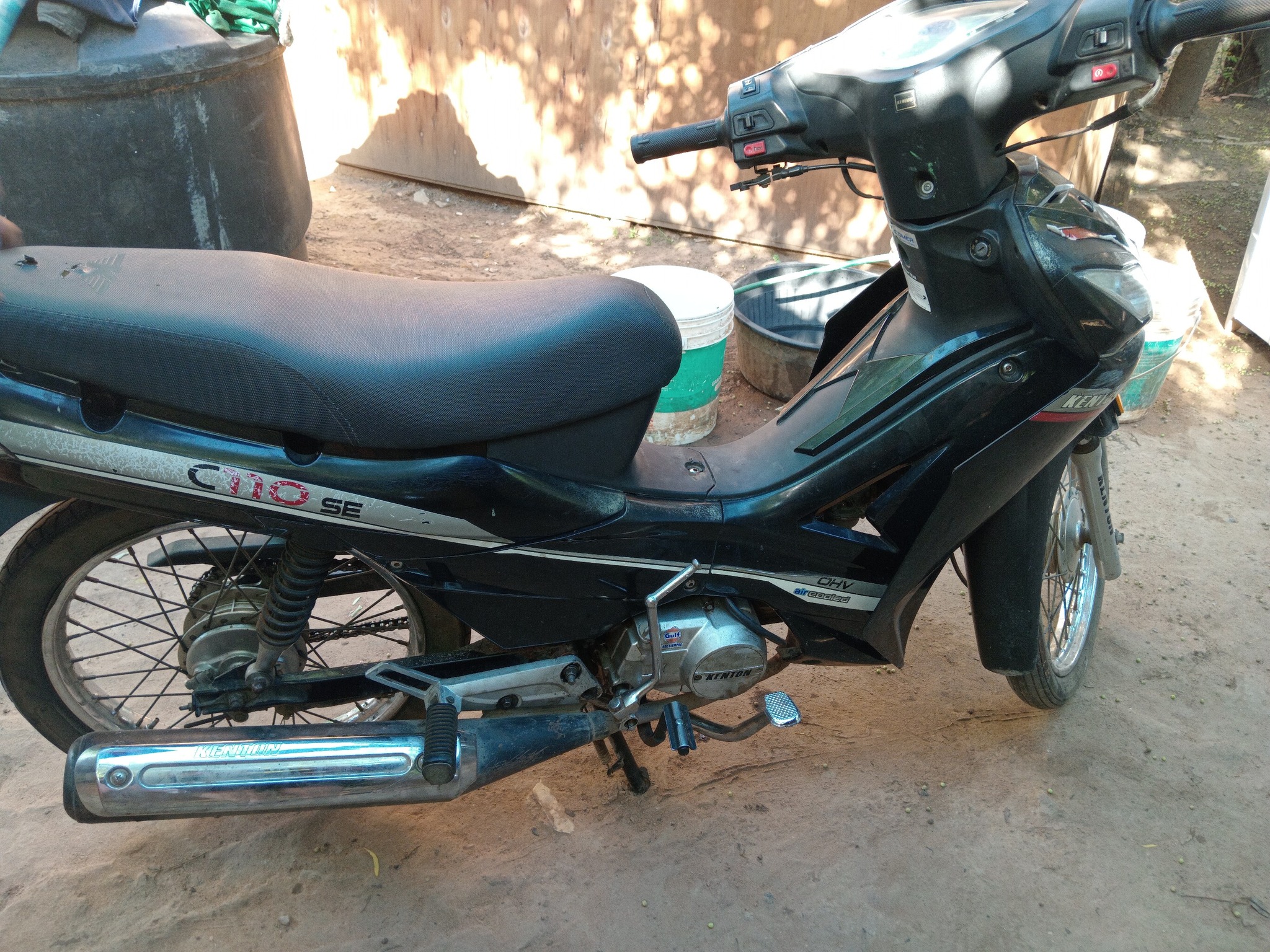 Doy esta moto mas 500 mil que moto surge unico detalle no cuenta