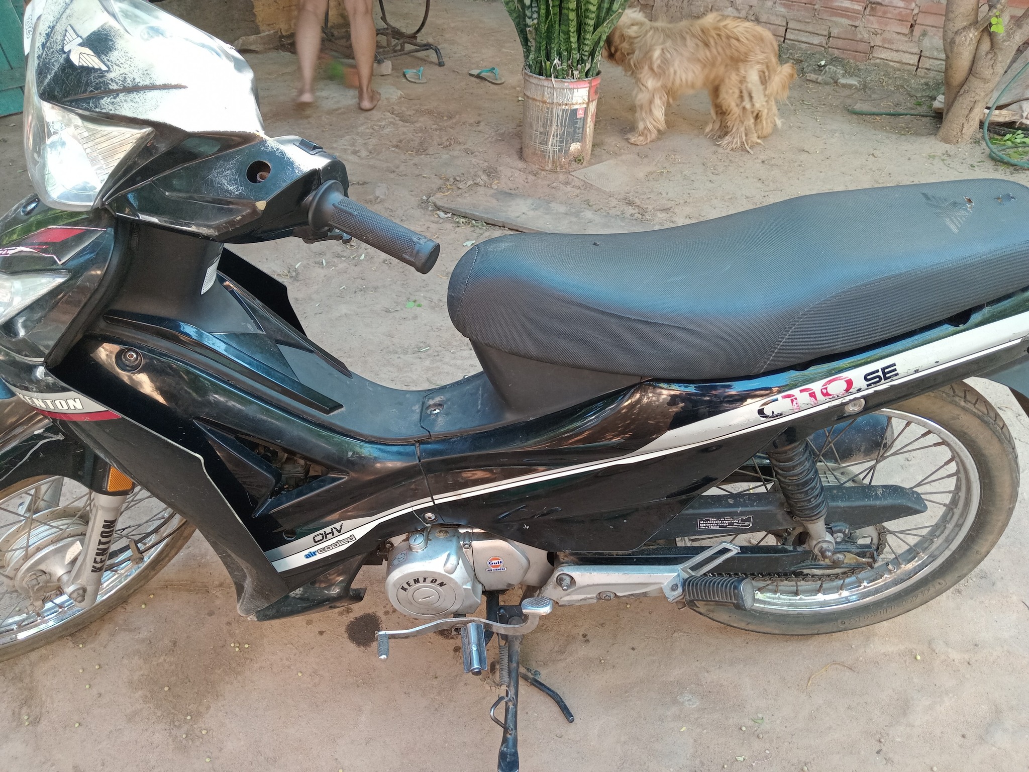 Doy esta moto mas 500 mil que moto surge unico detalle no cuenta
