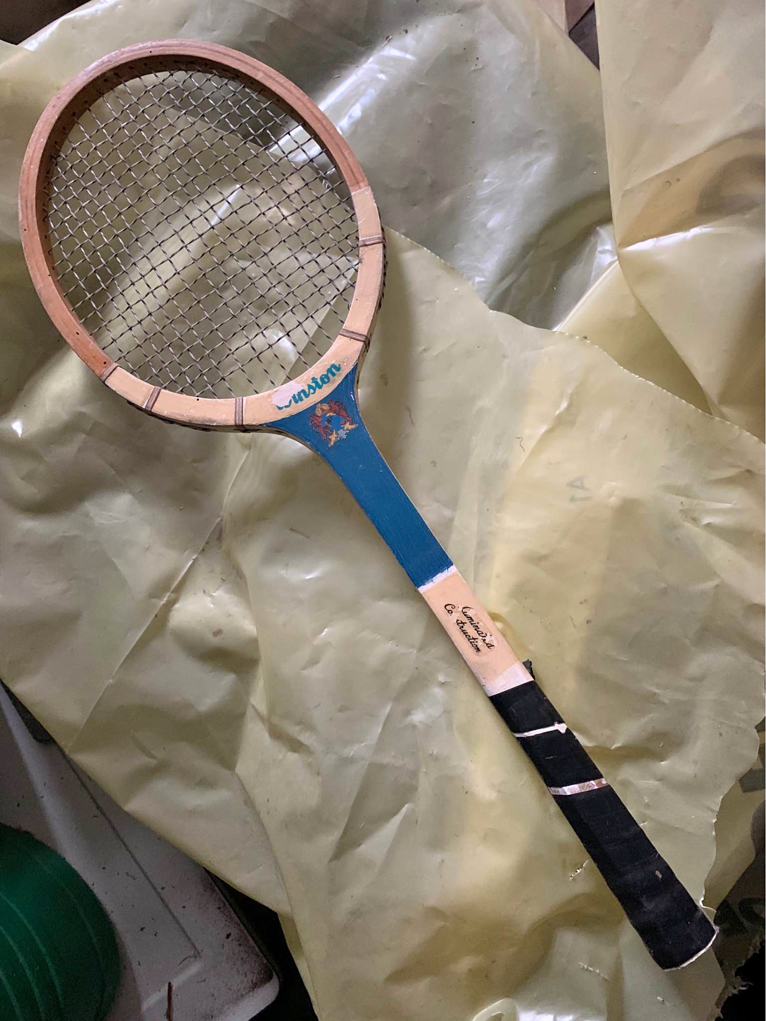 Raquette de tennis vintage très ancienne - Tennis & Racquet Sports ...