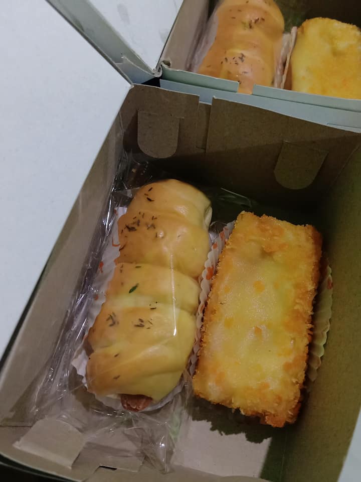 Moons Donut - Snack box isi 2 Isian roti sosis + risol... | Facebook