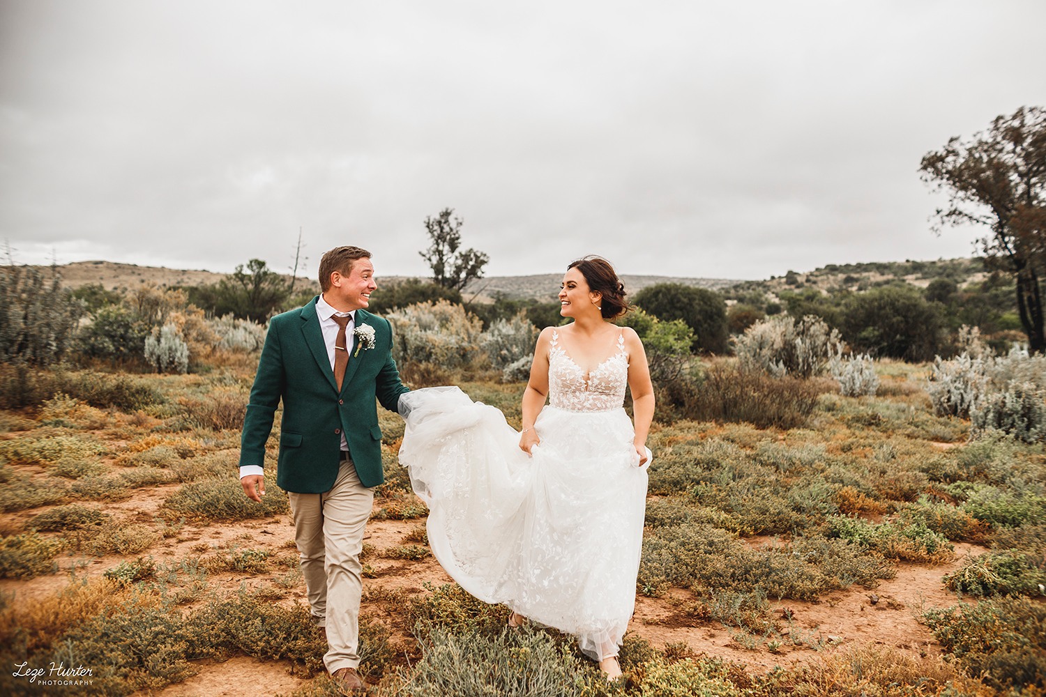H E N N I E & E L O I S E ❤ P R E V I E W Venue: Jenkins Creek Makeup: The Skin Clinic Cradock , Charné du Toit Dress: Lady Marmalaide Bridal
