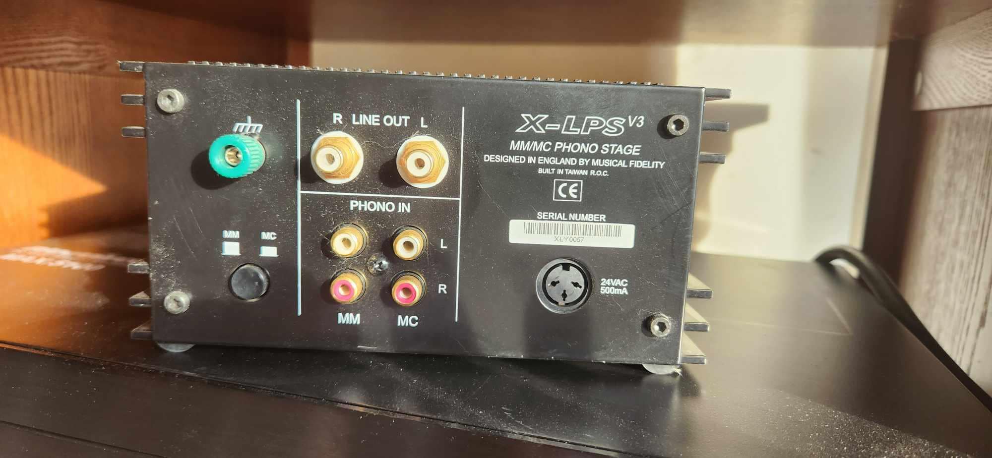 What power supply is compatible with the X-LPS V3 phono preamp?