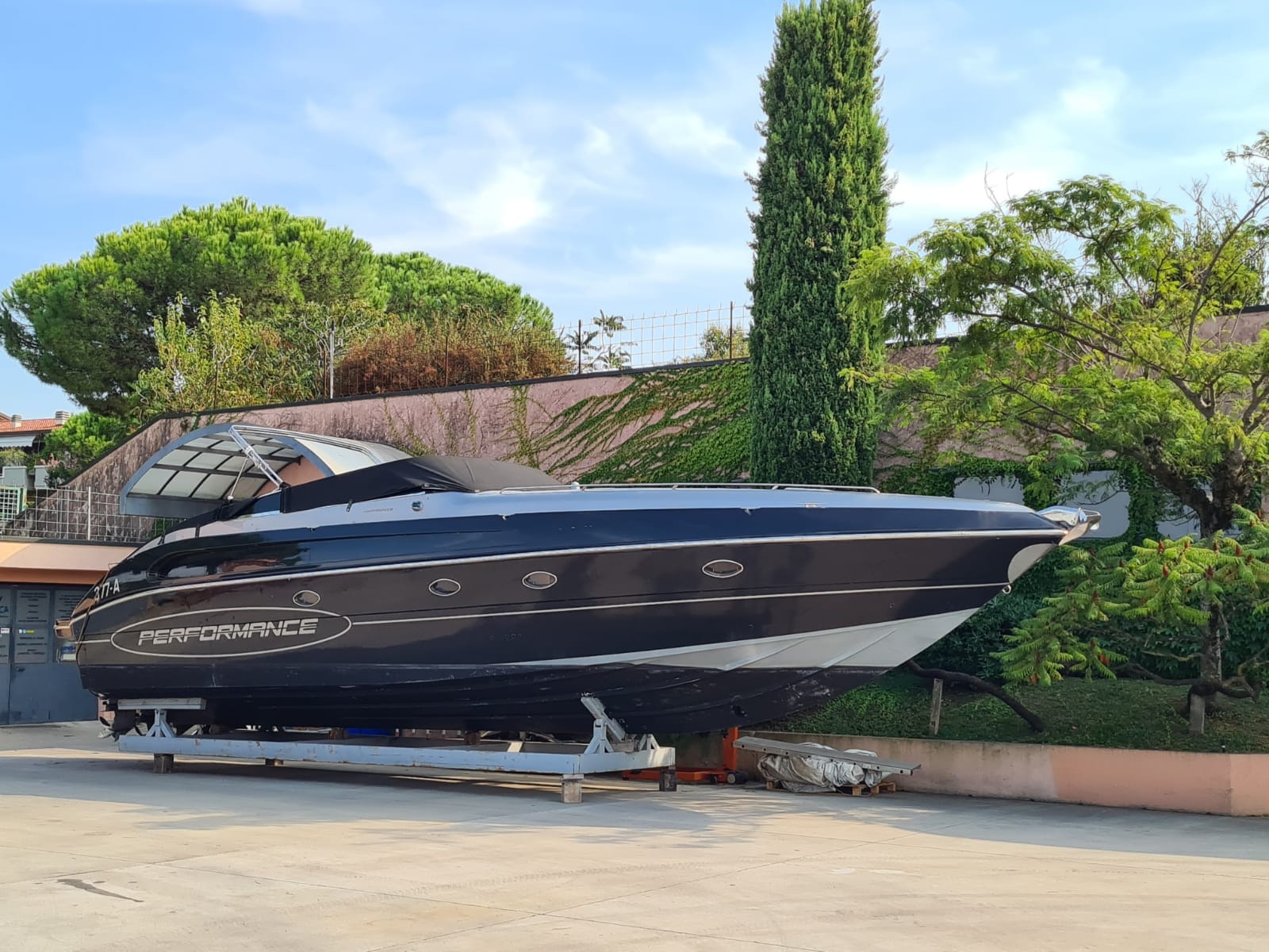 GG Boat & House