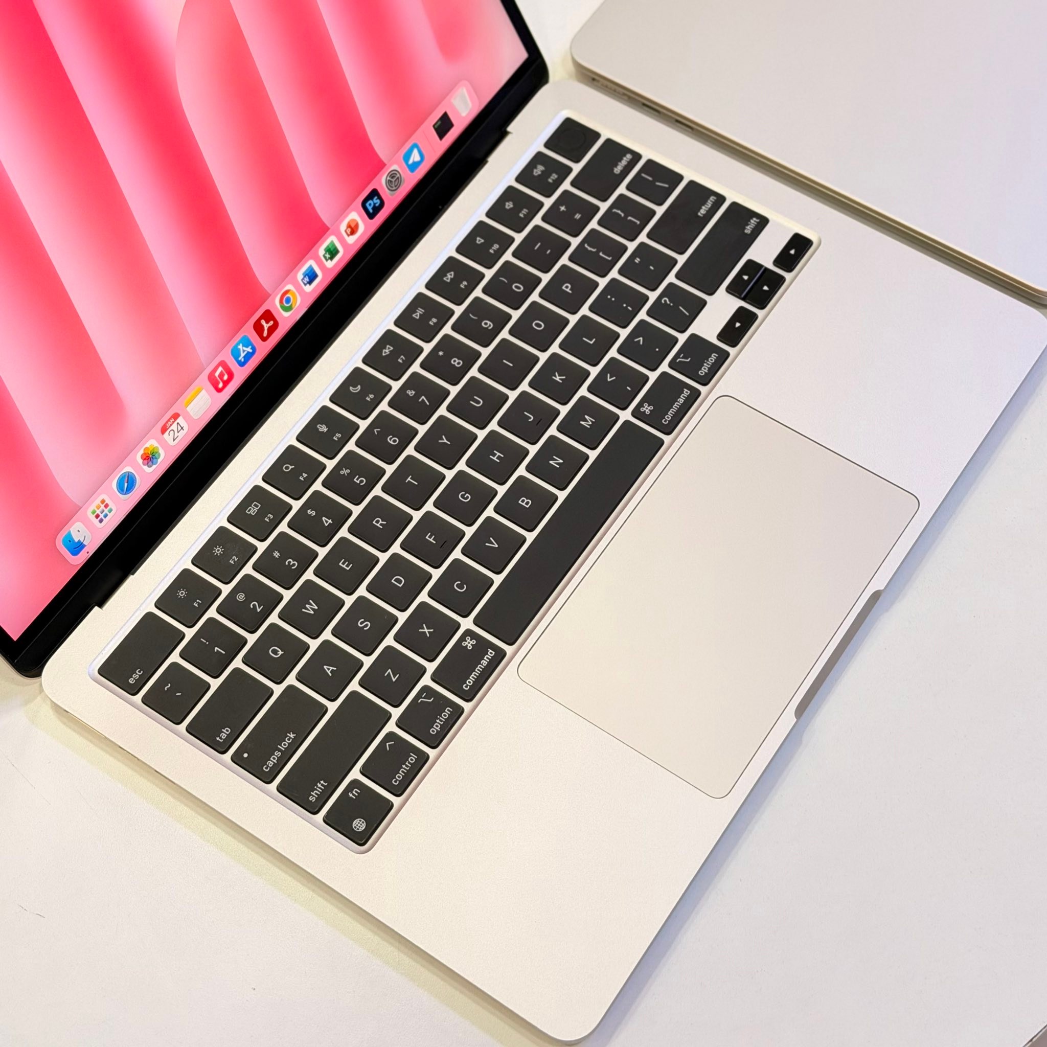 Macbook Air M2 ? 649$ Color : Starlight M2 / 8G / 256GB / 2022