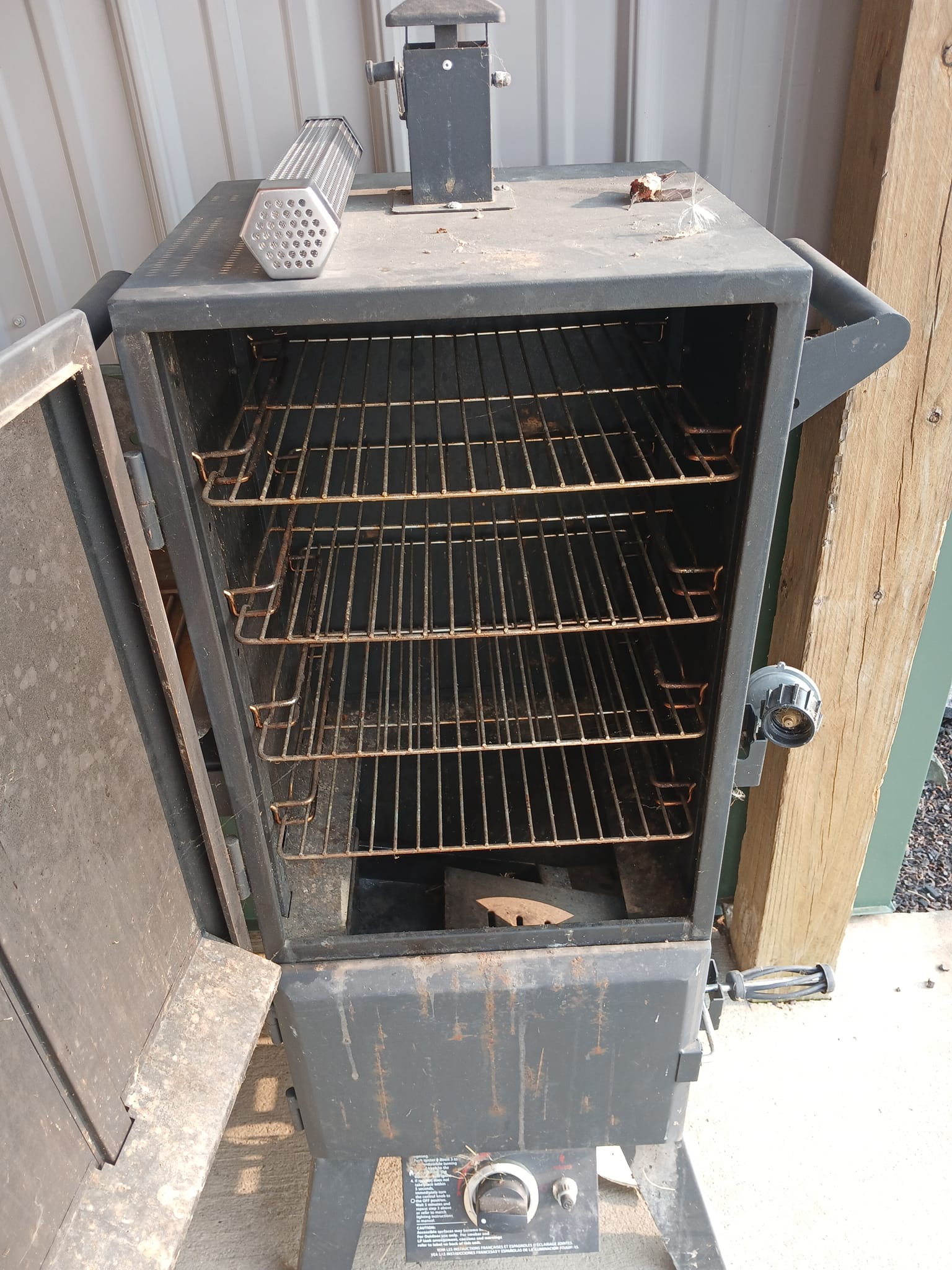 How to use a smoke tube for cold smoking cheese?
