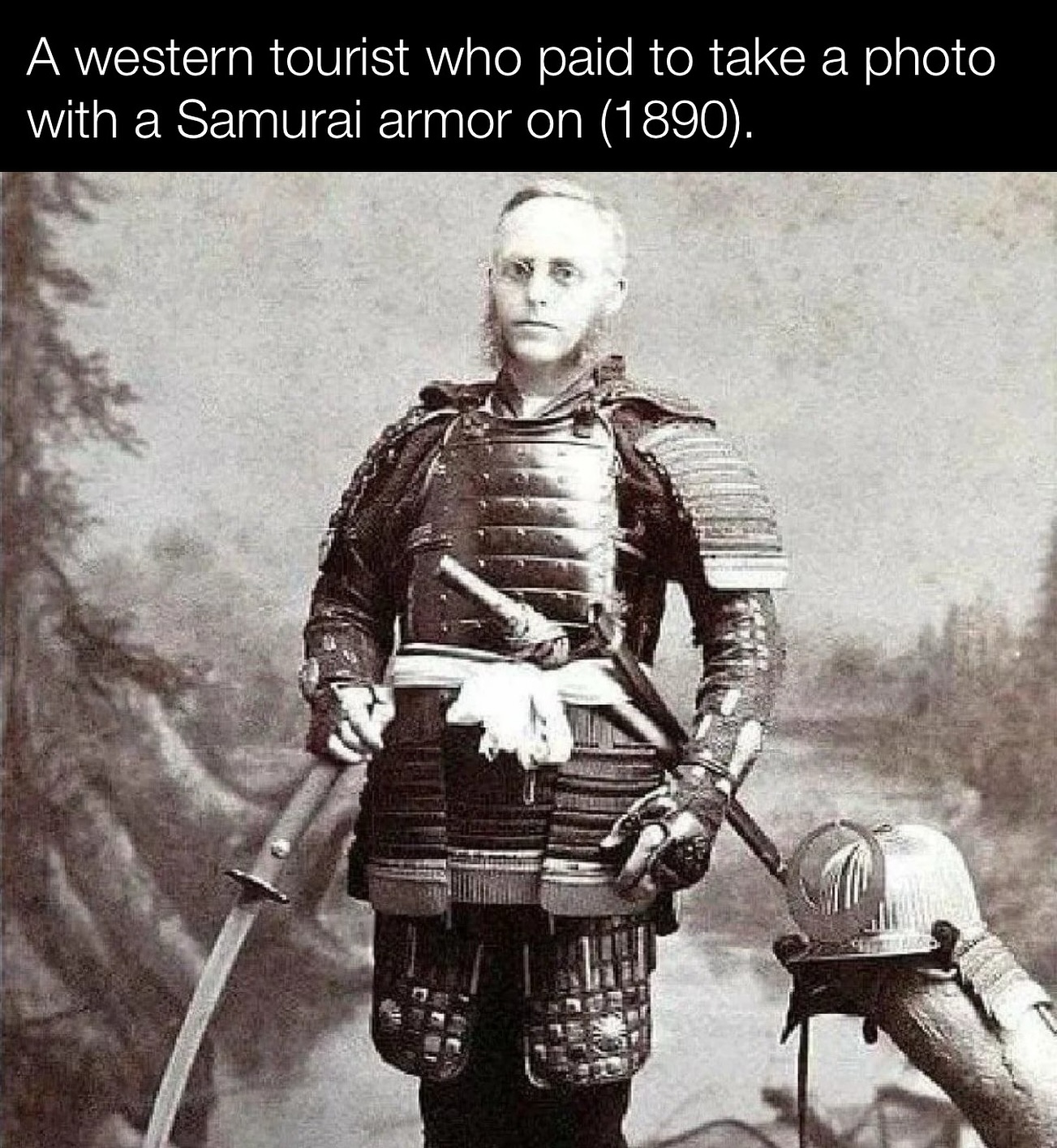 A western tourist who paid to take a photo wearing traditional
