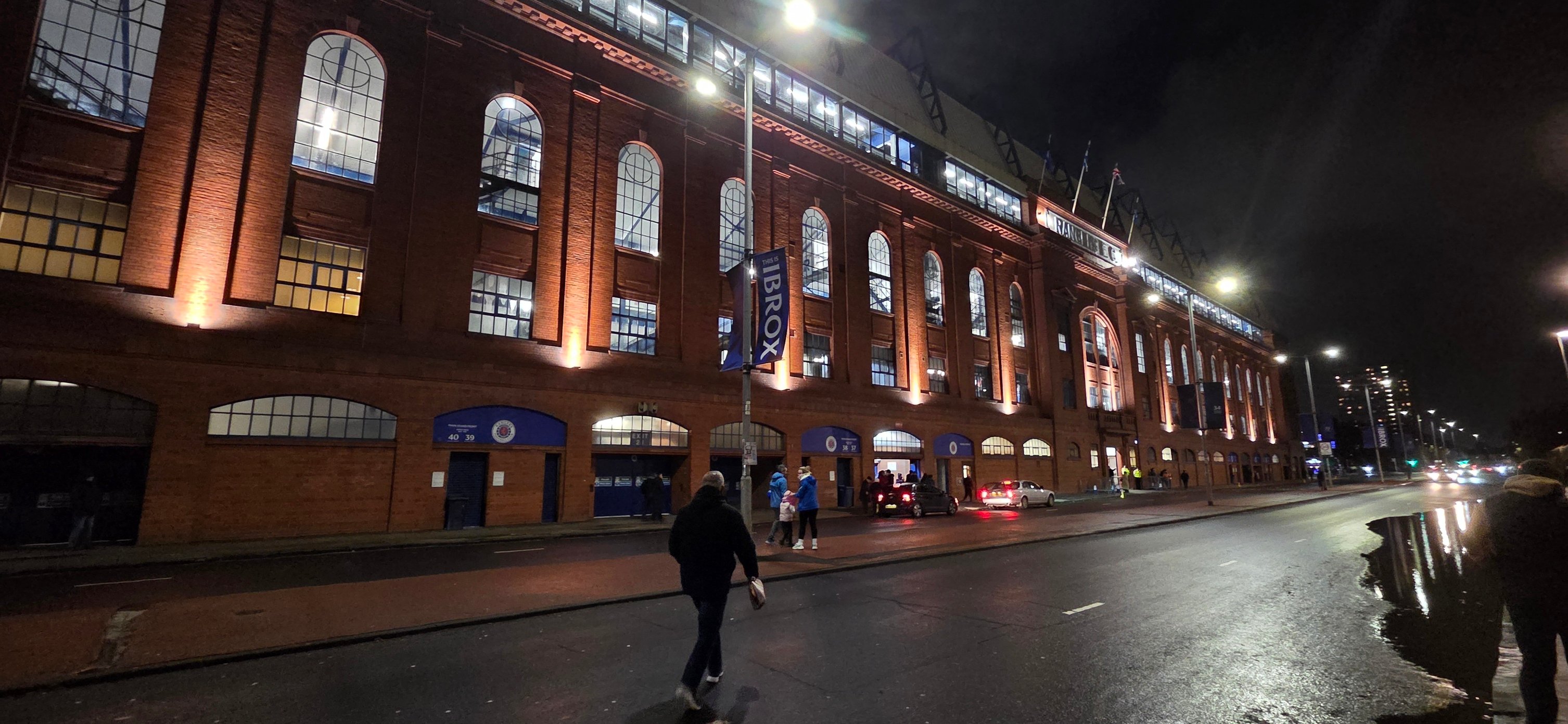 FollowFollow.com | 🔴⚪️🔵 | Facebook