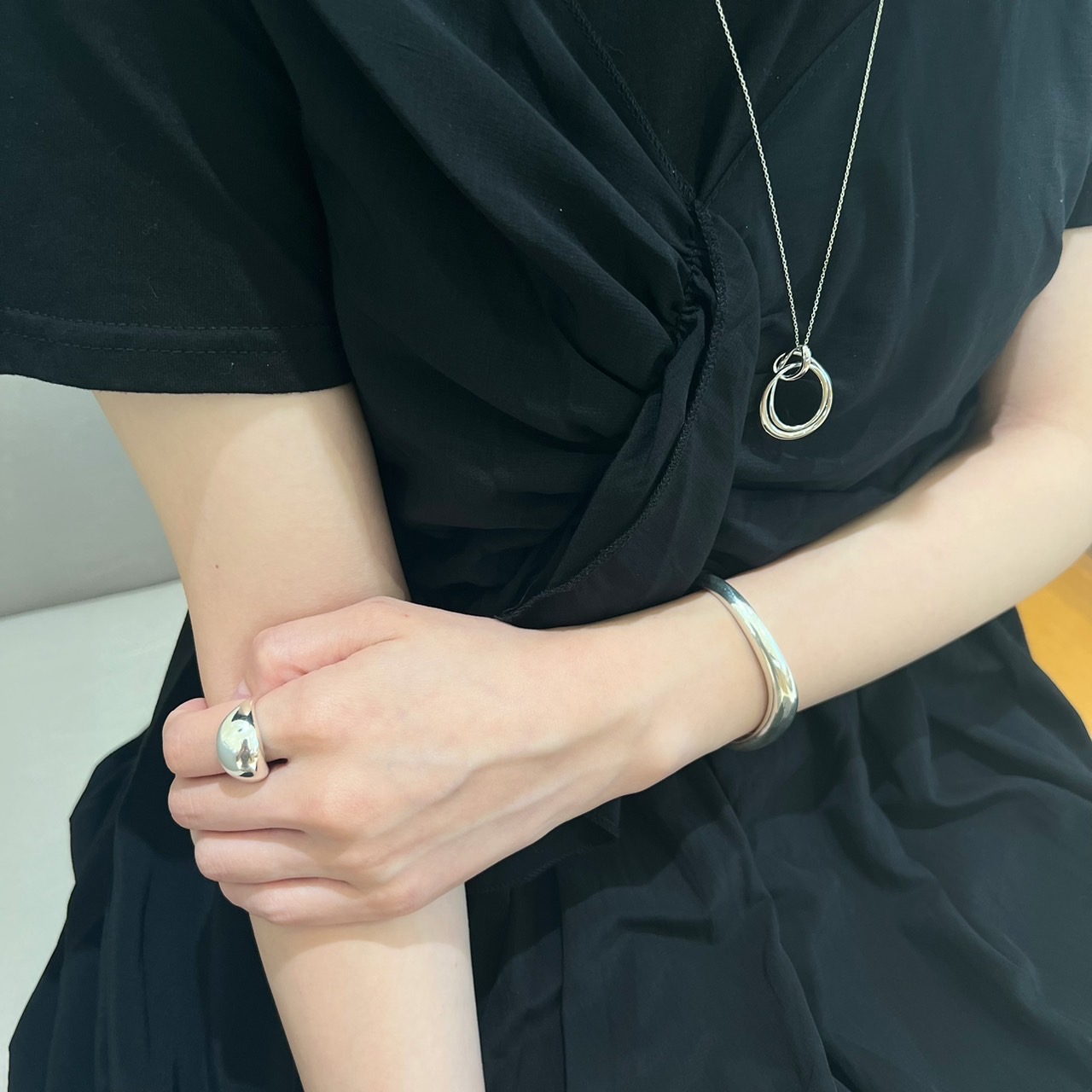 Coordinate】 Noble of Water ふっくらとした立体感が上品なホワイト