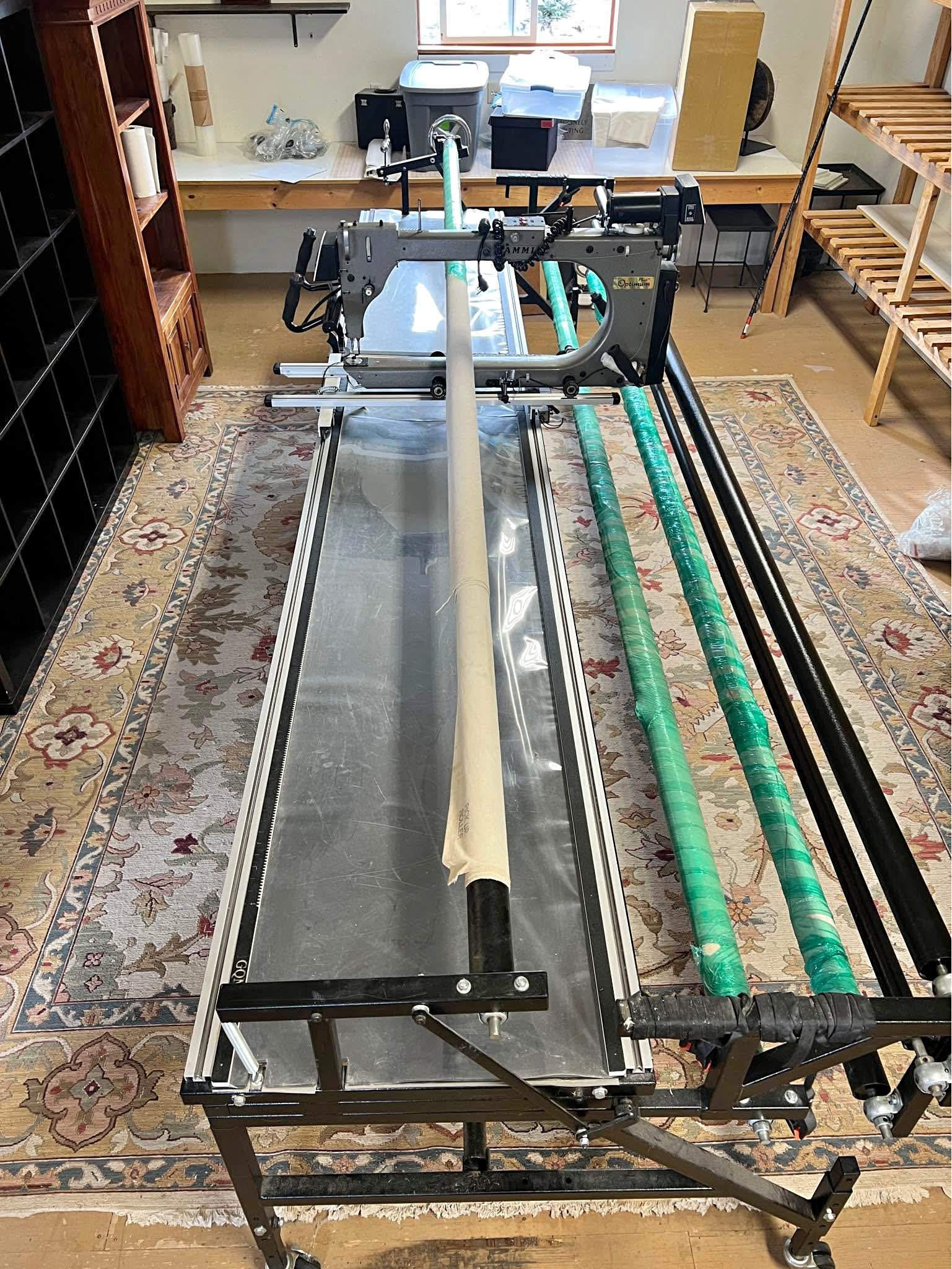 Quilters dream machine!! Gammil optimum Plus 14 ft - Sewing - Bend