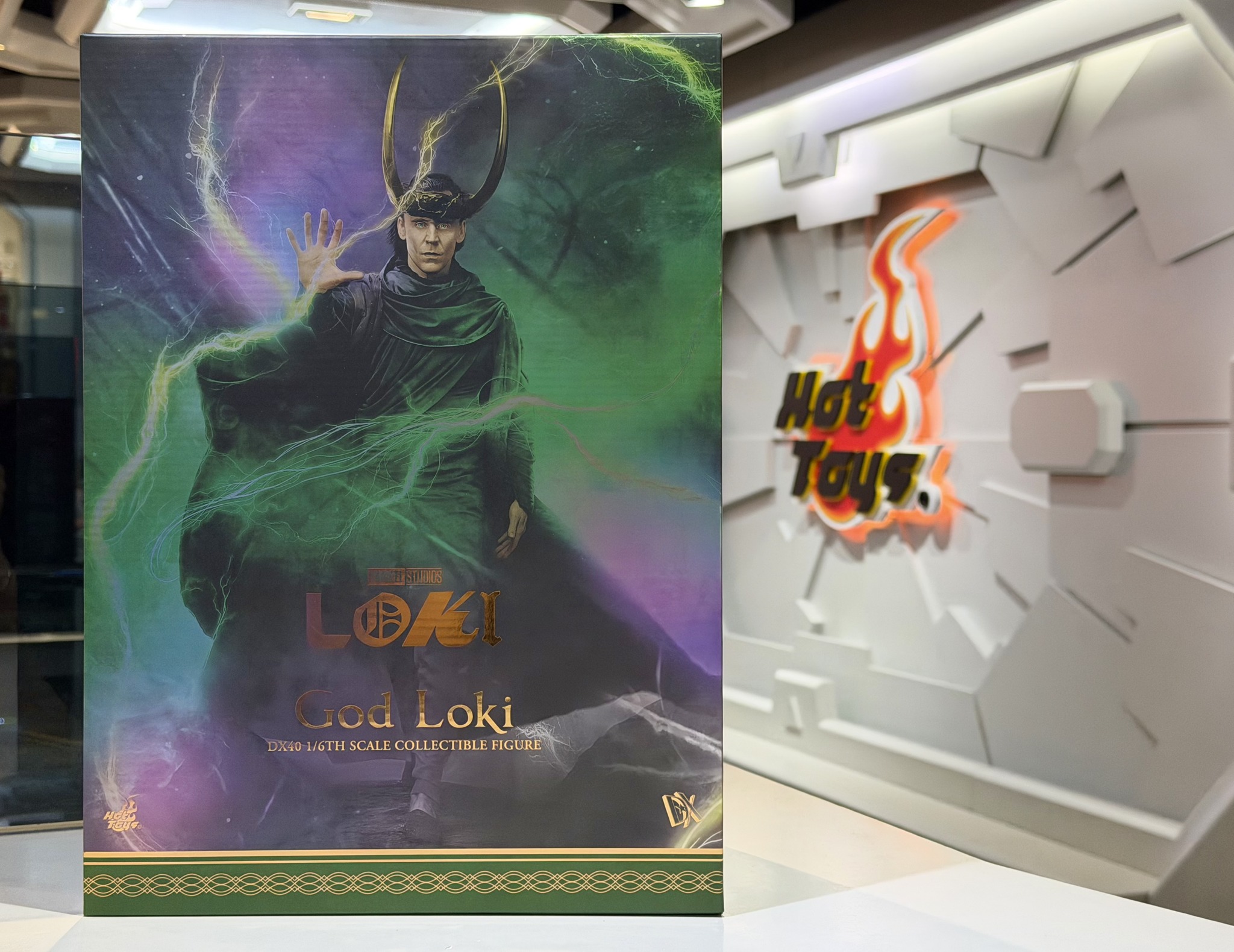 【新品未開封品】　Hot Toys God Loki DX40 1/6スケール In Stock New Hot Toys DX40 1/6 God Loki Collectible Male Action