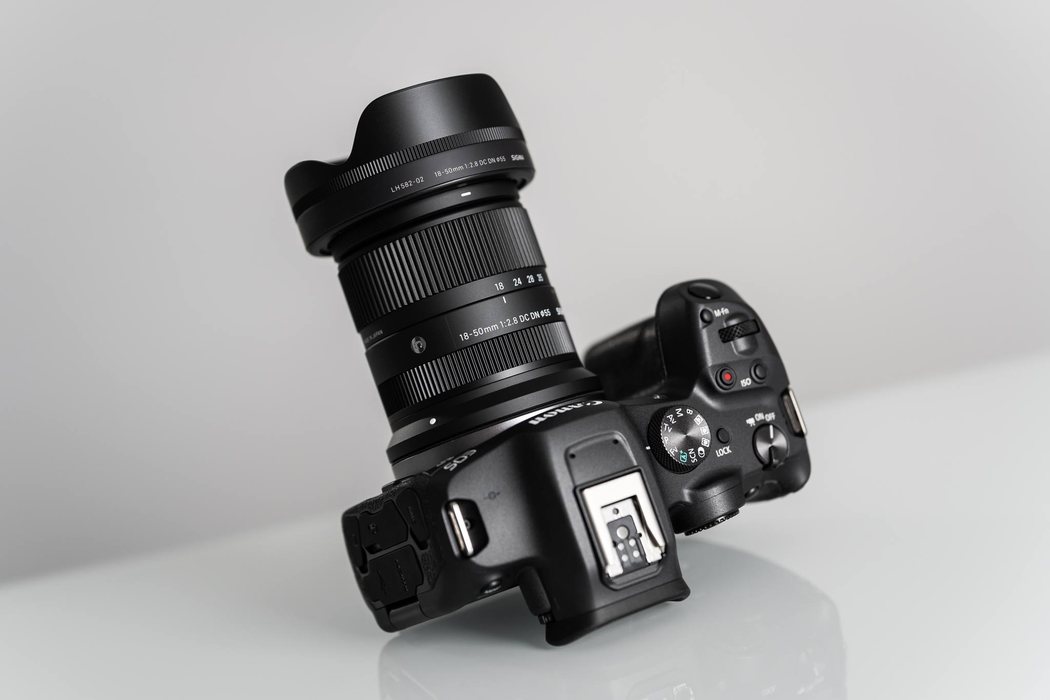 Sigma 30mm f1.4 lens on Canon R50