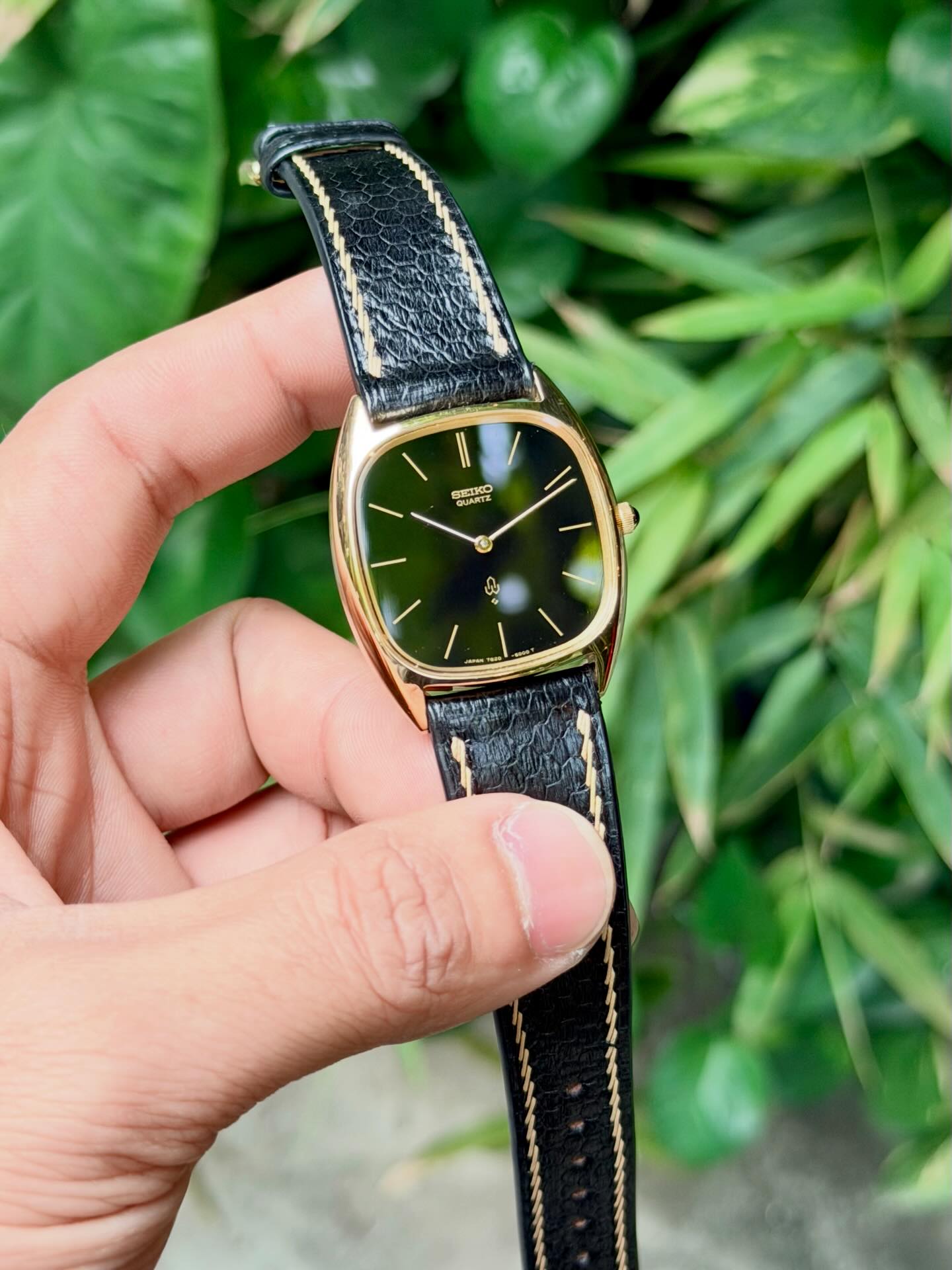 Available( Vintage ) Seiko Quartz Chariot Gold Square TV Black