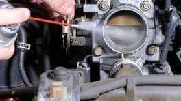 تنظيف بوابه الانجكشن وهى راكبه فى Shahin Techno Car Facebook