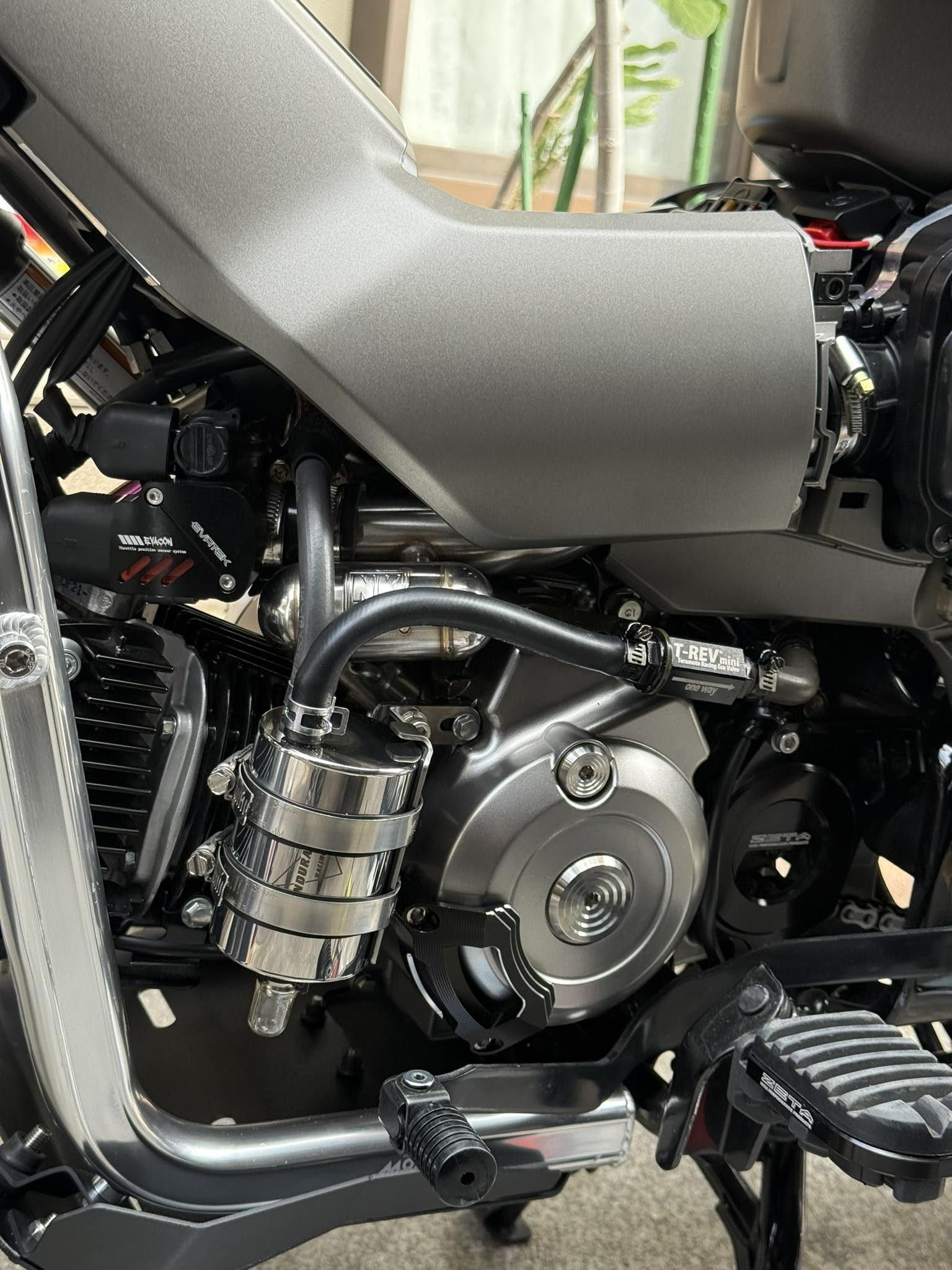 T-REVの乳化が激しい為、エンデュランスのオイルキャッチタンクを付け 